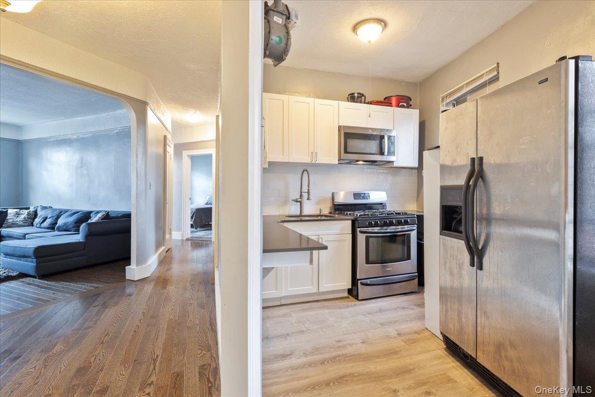 941 Jerome Avenue, Unit 1011F photo 4