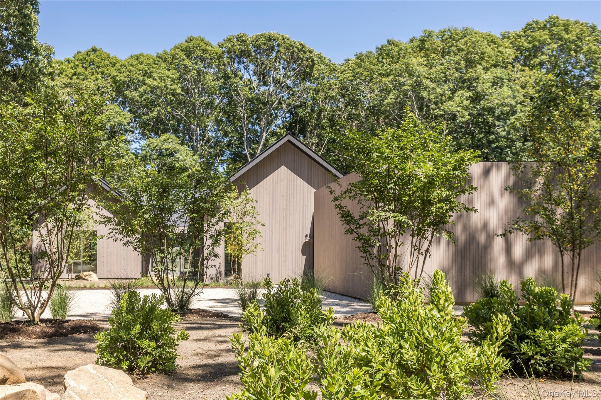6 Great Circle Road – For Sale photo 4