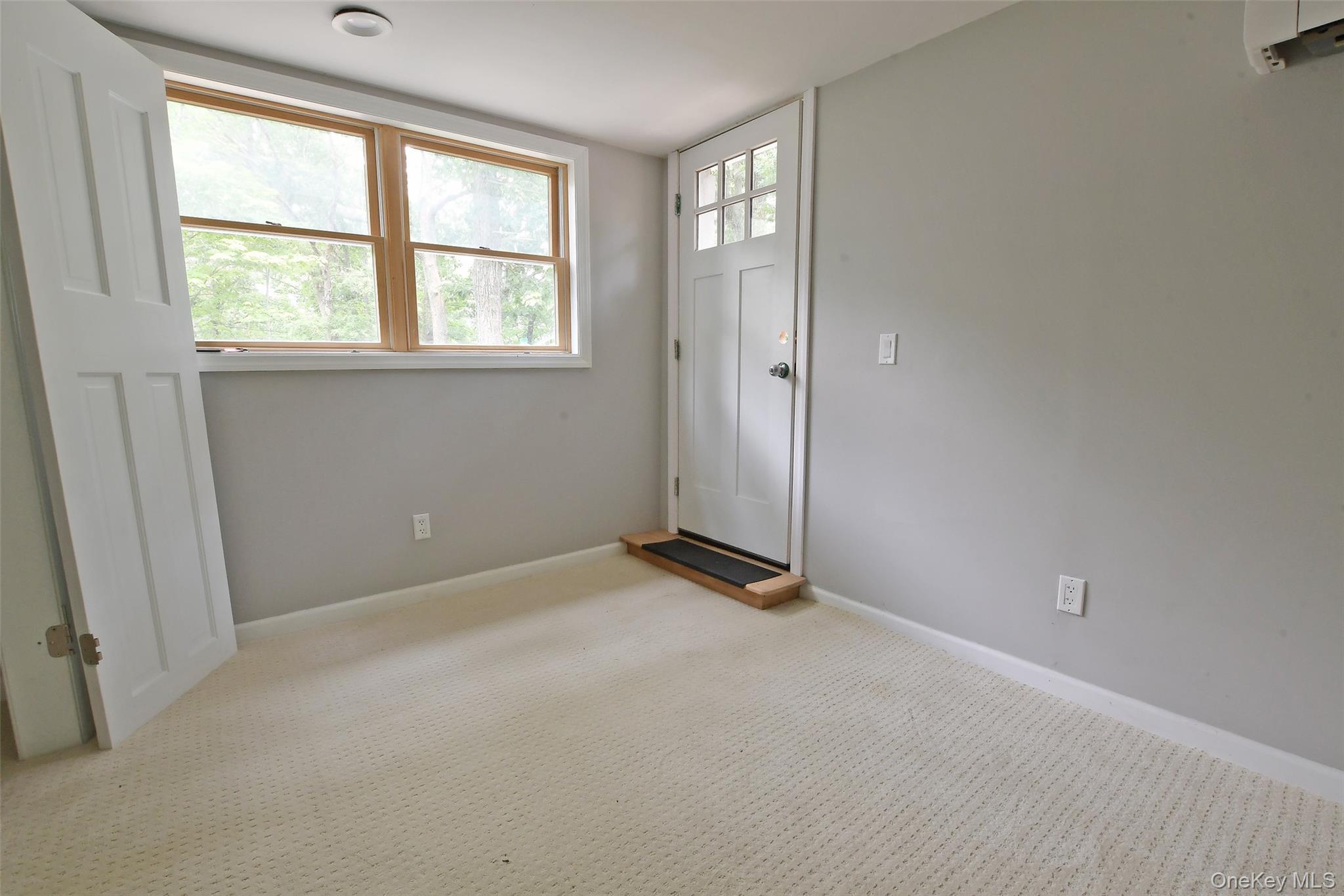 6 Southold Road – For Sale photo 2