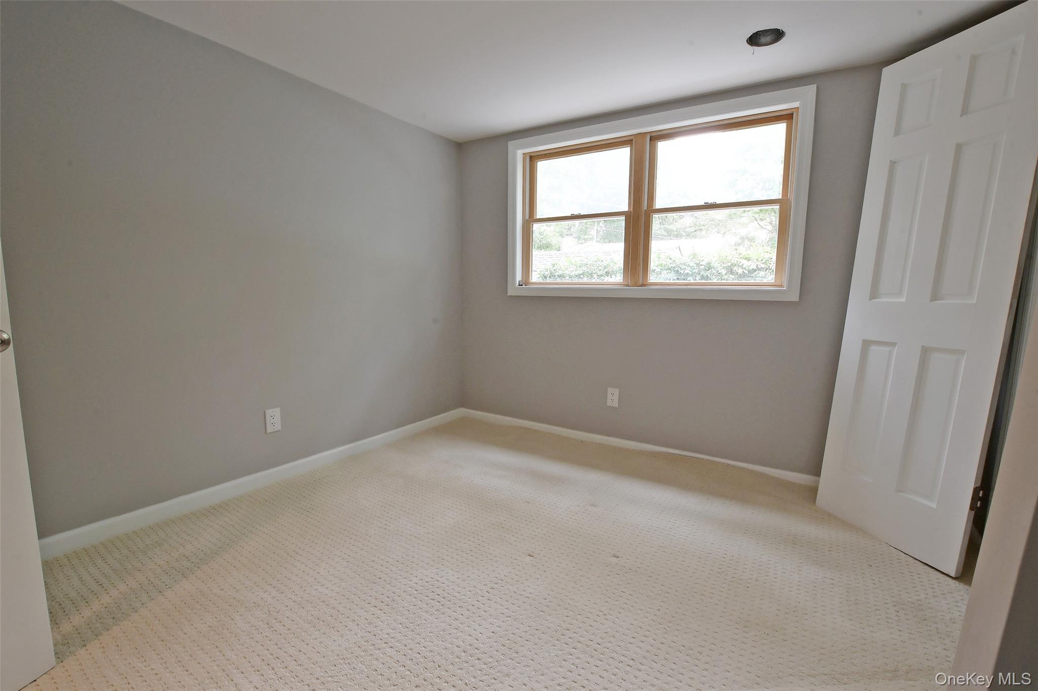 6 Southold Road – For Sale photo 8