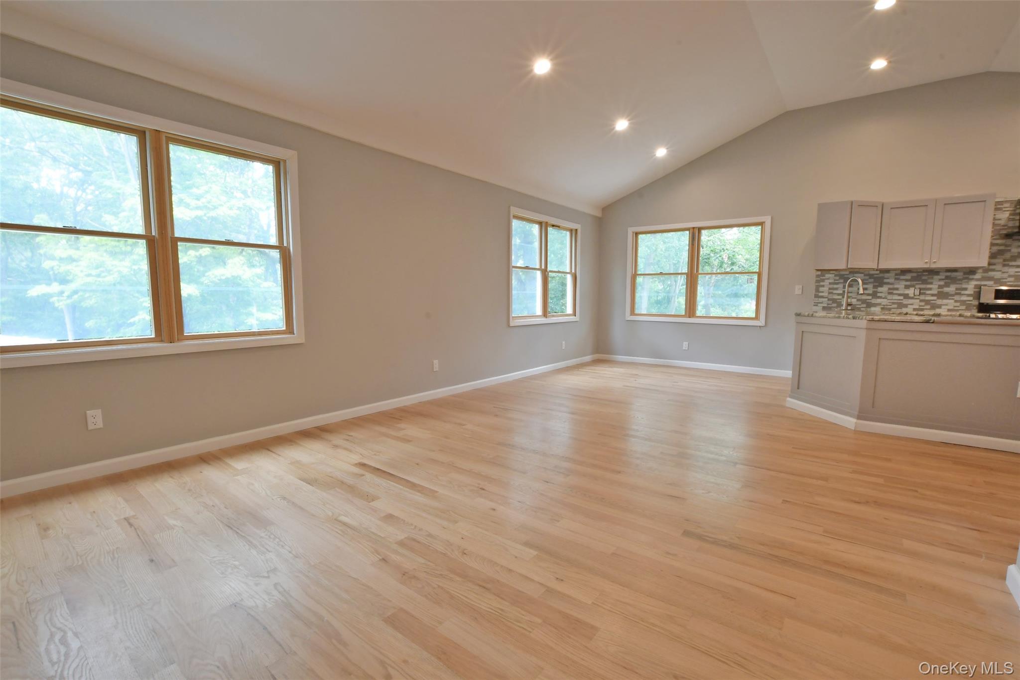 6 Southold Road – For Sale photo 18