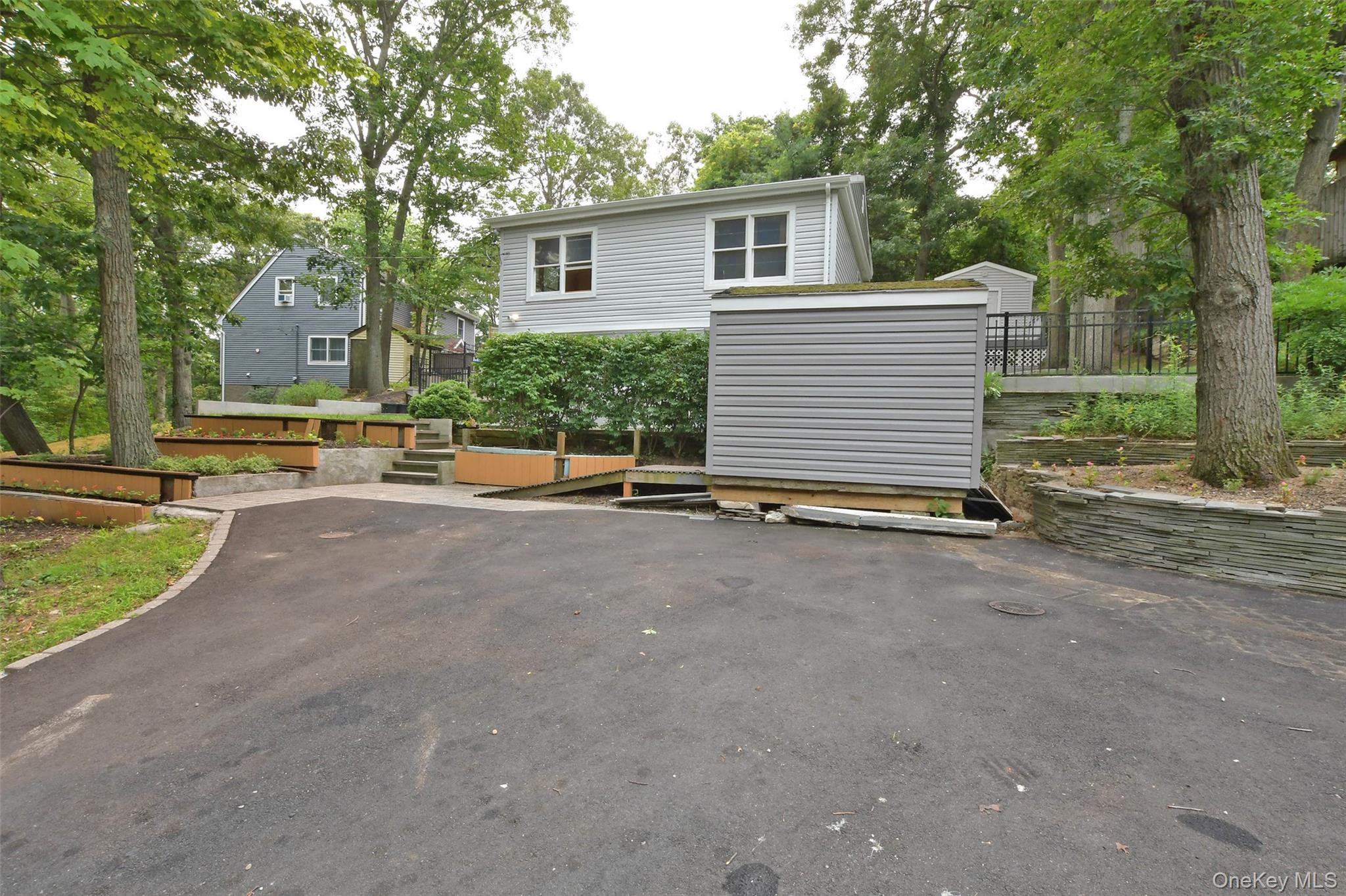 6 Southold Road – For Sale photo 34