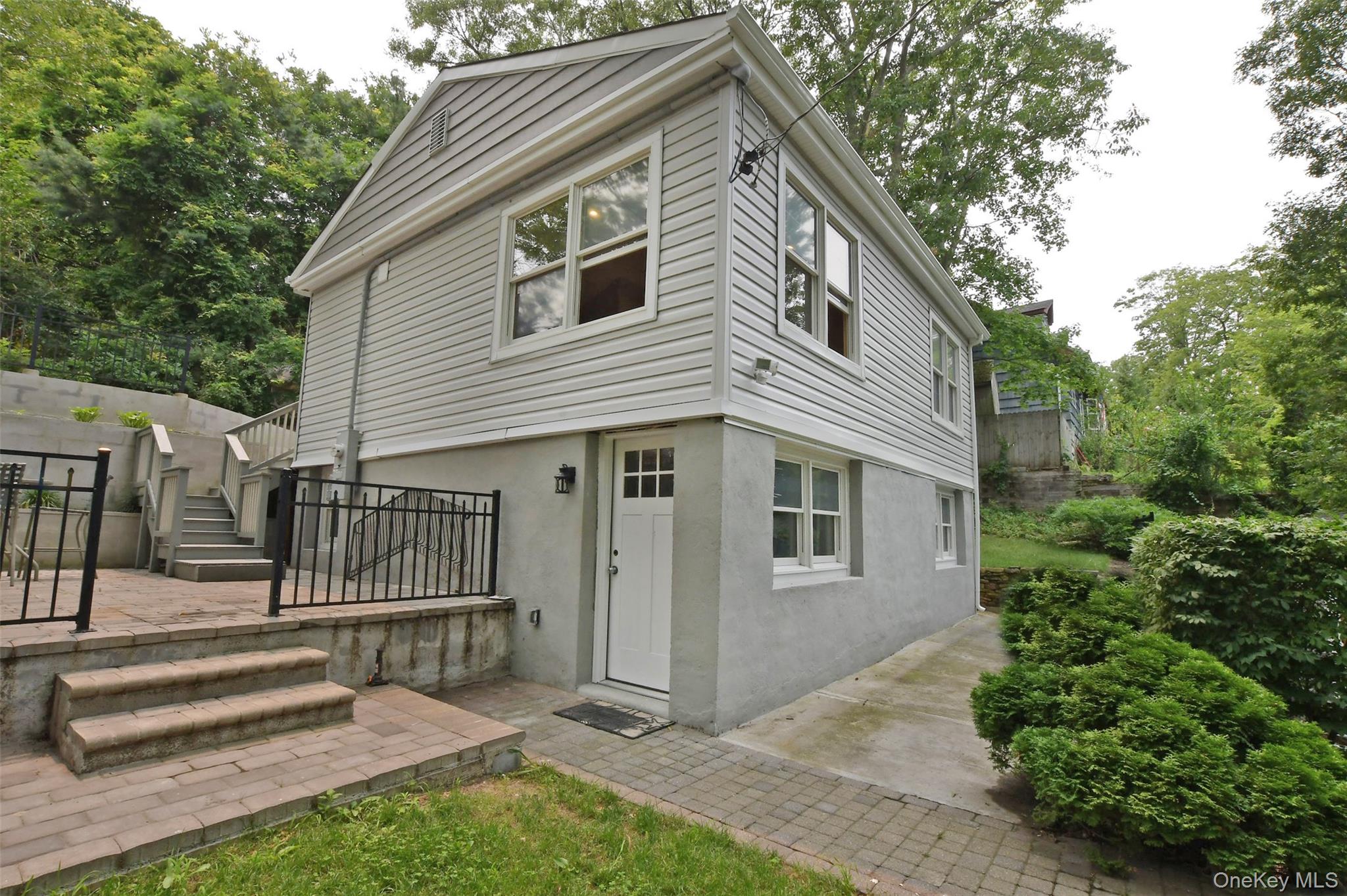 6 Southold Road – For Sale
