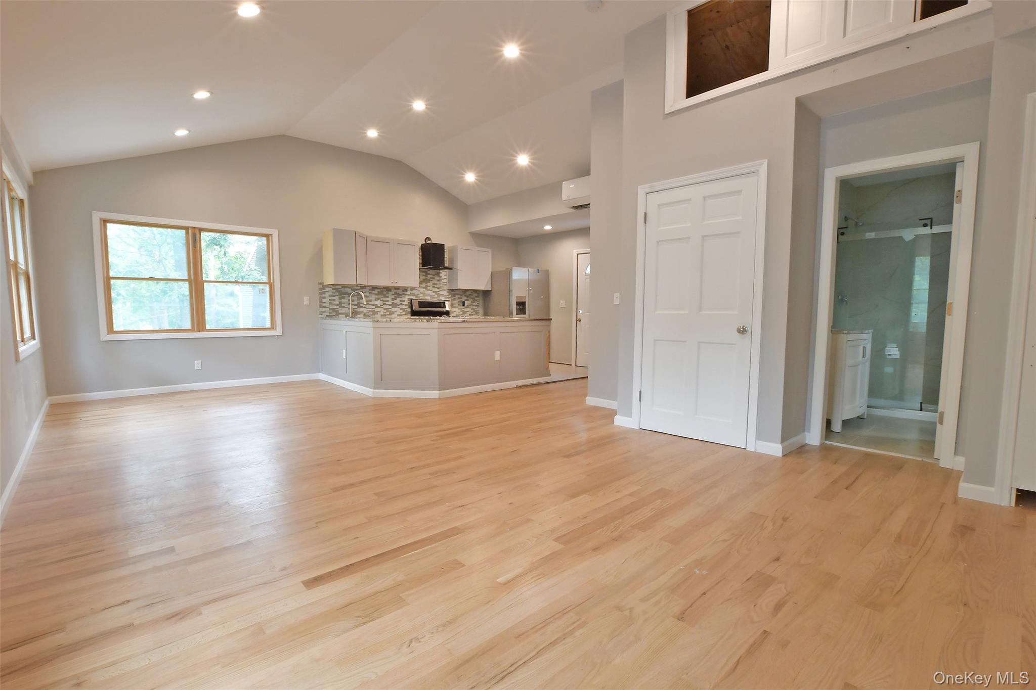 6 Southold Road – For Sale photo 16