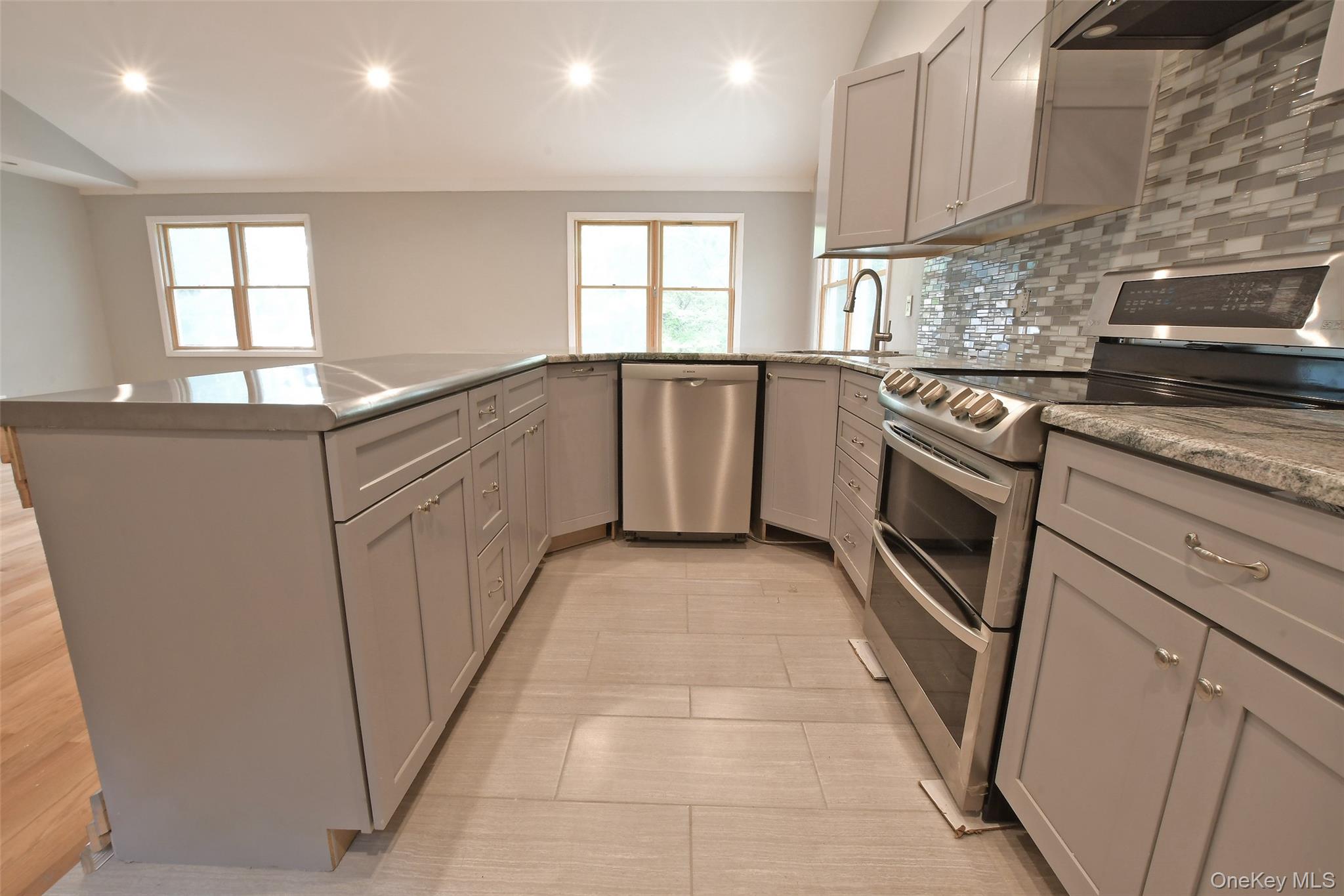 6 Southold Road – For Sale photo 24