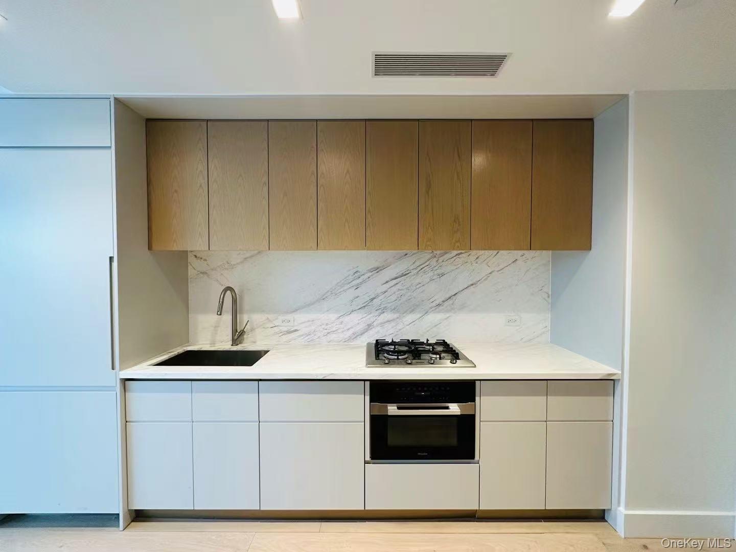 208 Delancey Street, Unit 10E photo 2