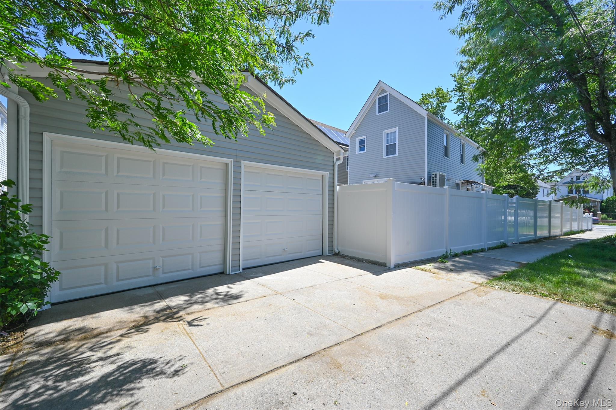 147-03 111th Avenue – For Sale photo 3