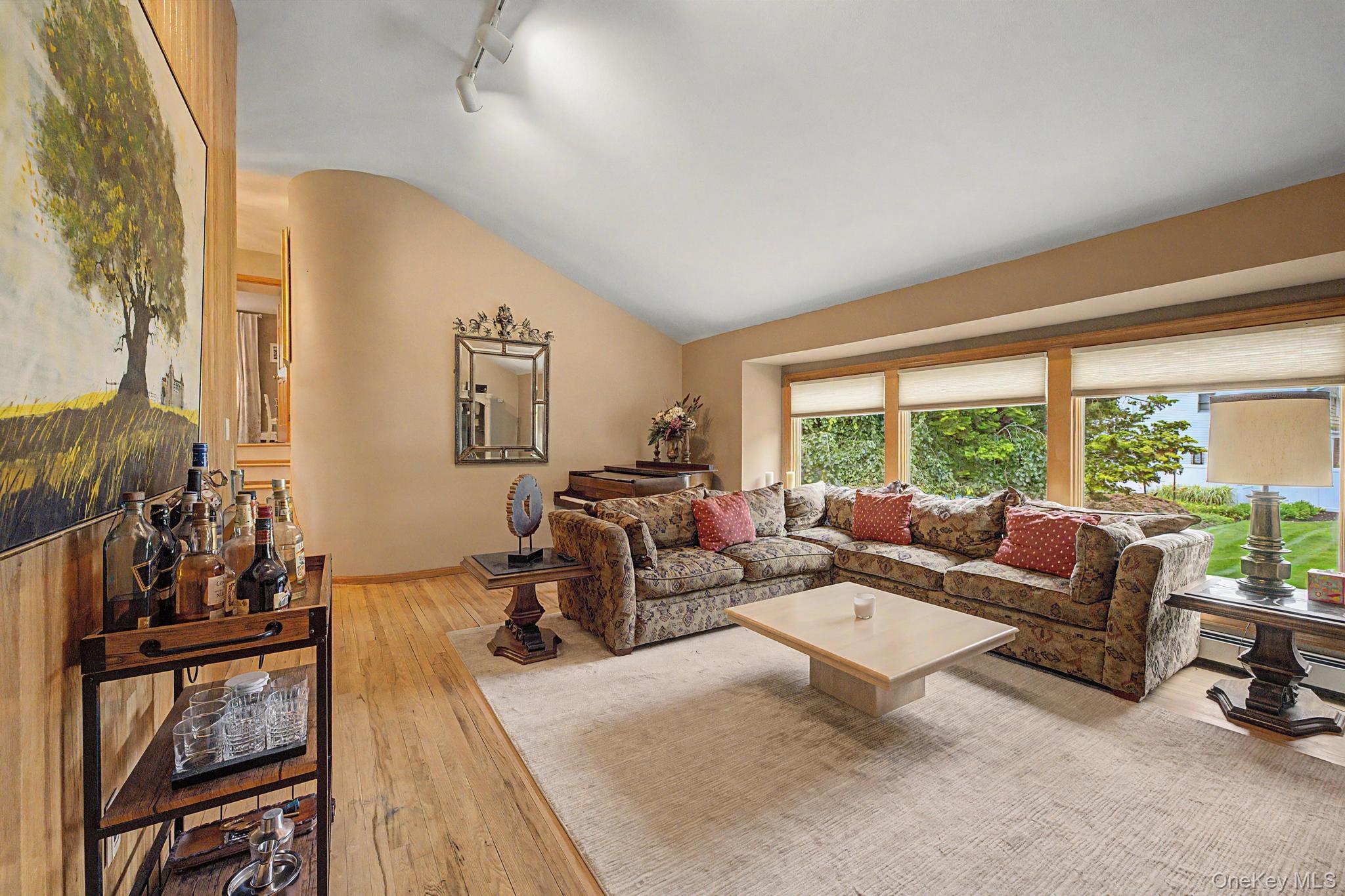 6 Field Daisy Lane – For Sale photo 19