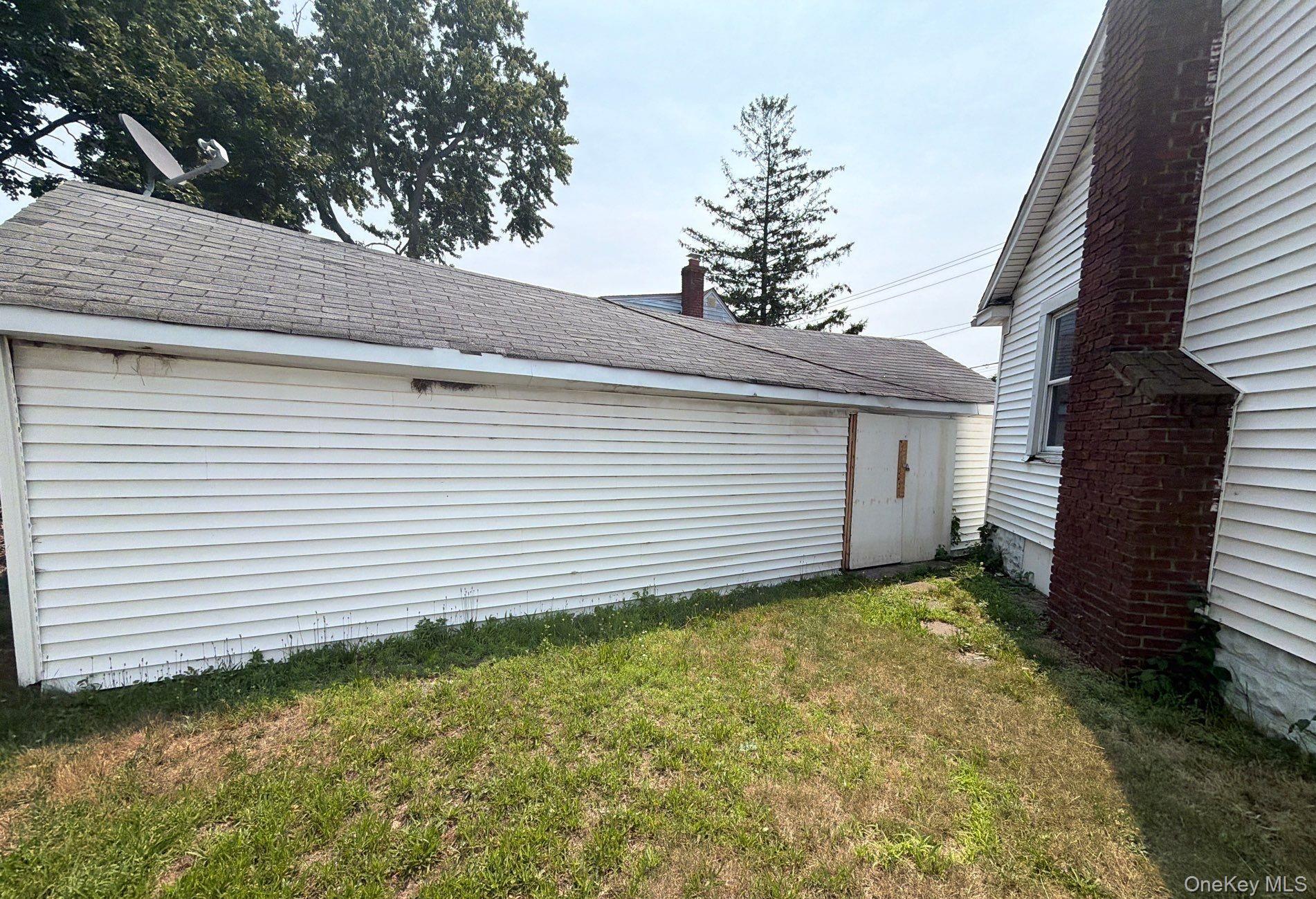 583 Straight Path – For Sale photo 17