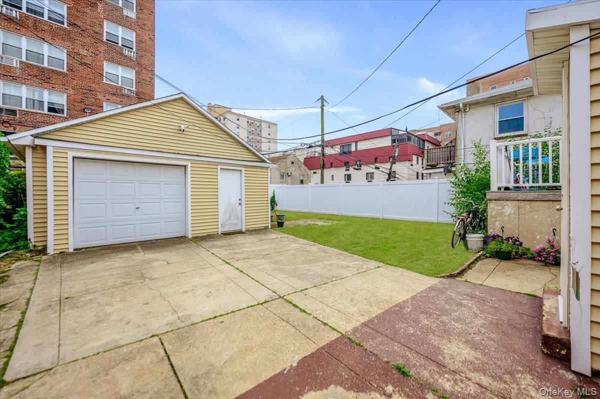 450 E Broadway, Unit Main photo 16