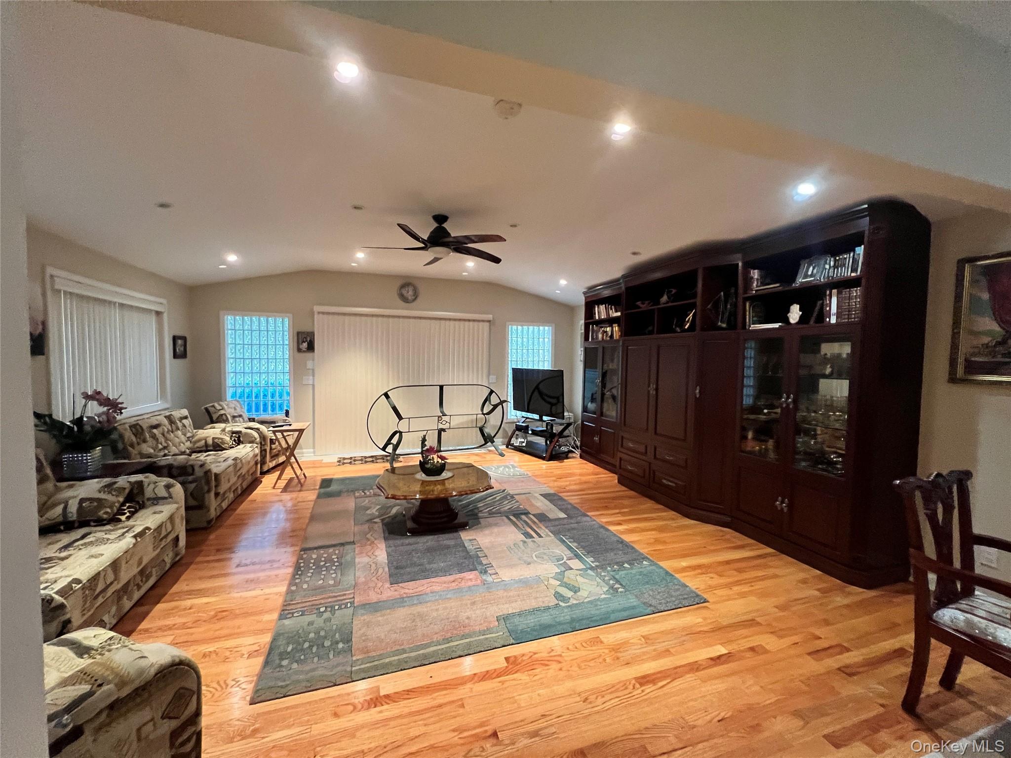 7 Elizabeth Way – For Sale photo 8