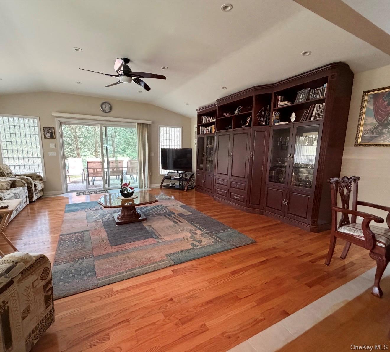 7 Elizabeth Way – For Sale photo 9
