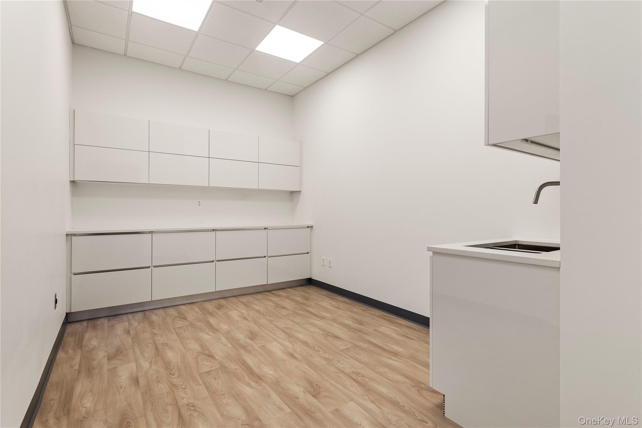 131-07 40th Road, Unit E20 photo 2