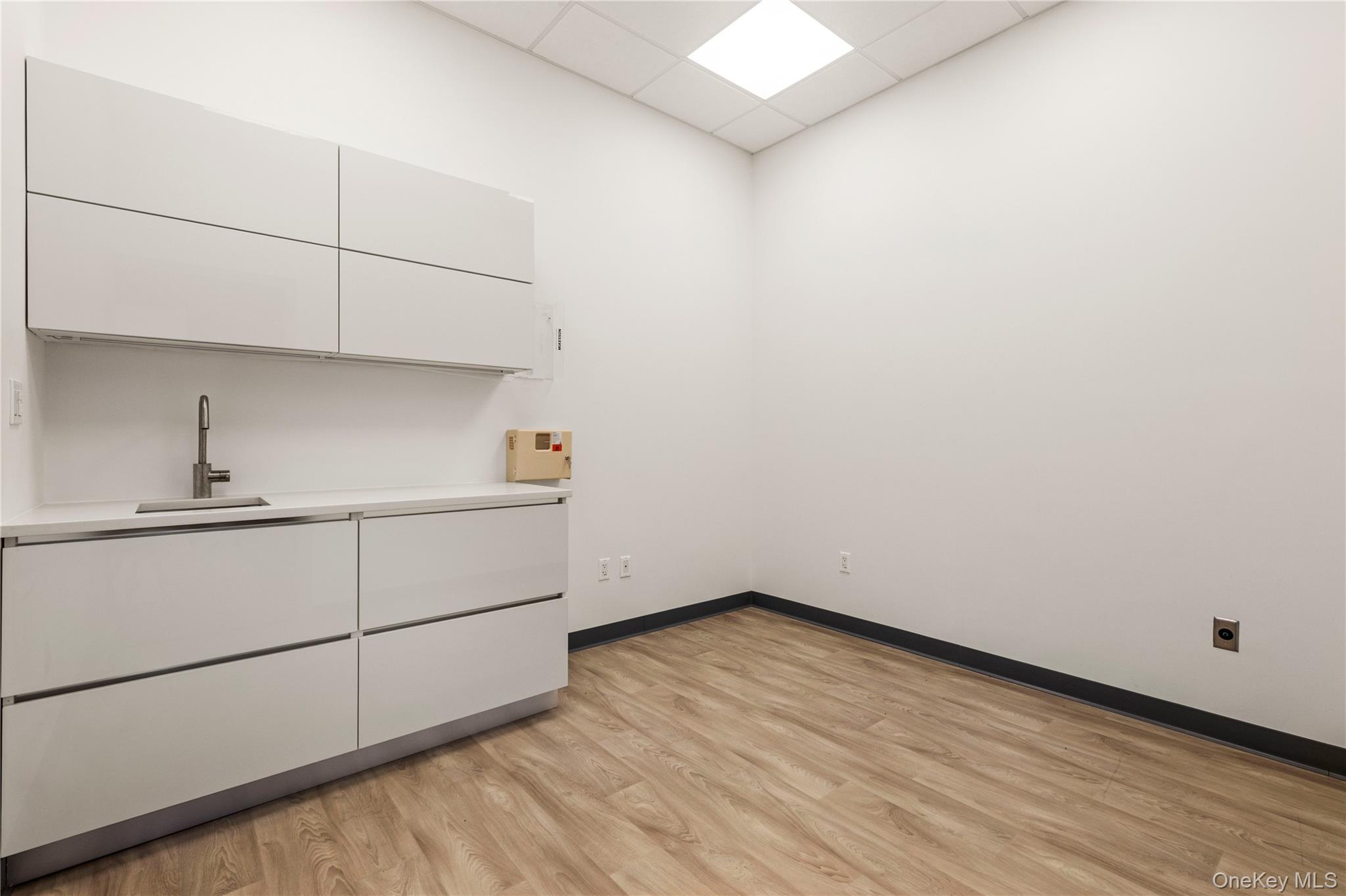 131-07 40th Road, Unit E20 photo 5