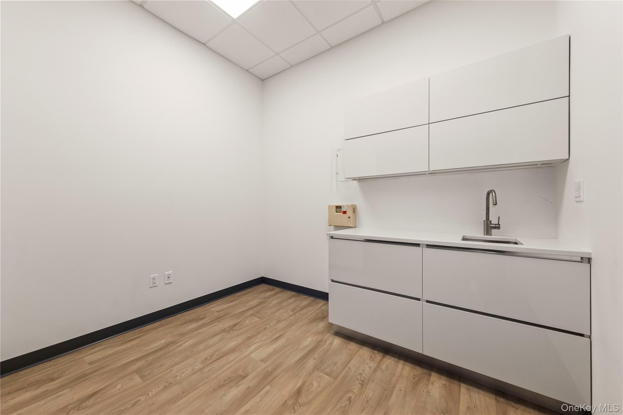 131-07 40th Road, Unit E20 photo 8