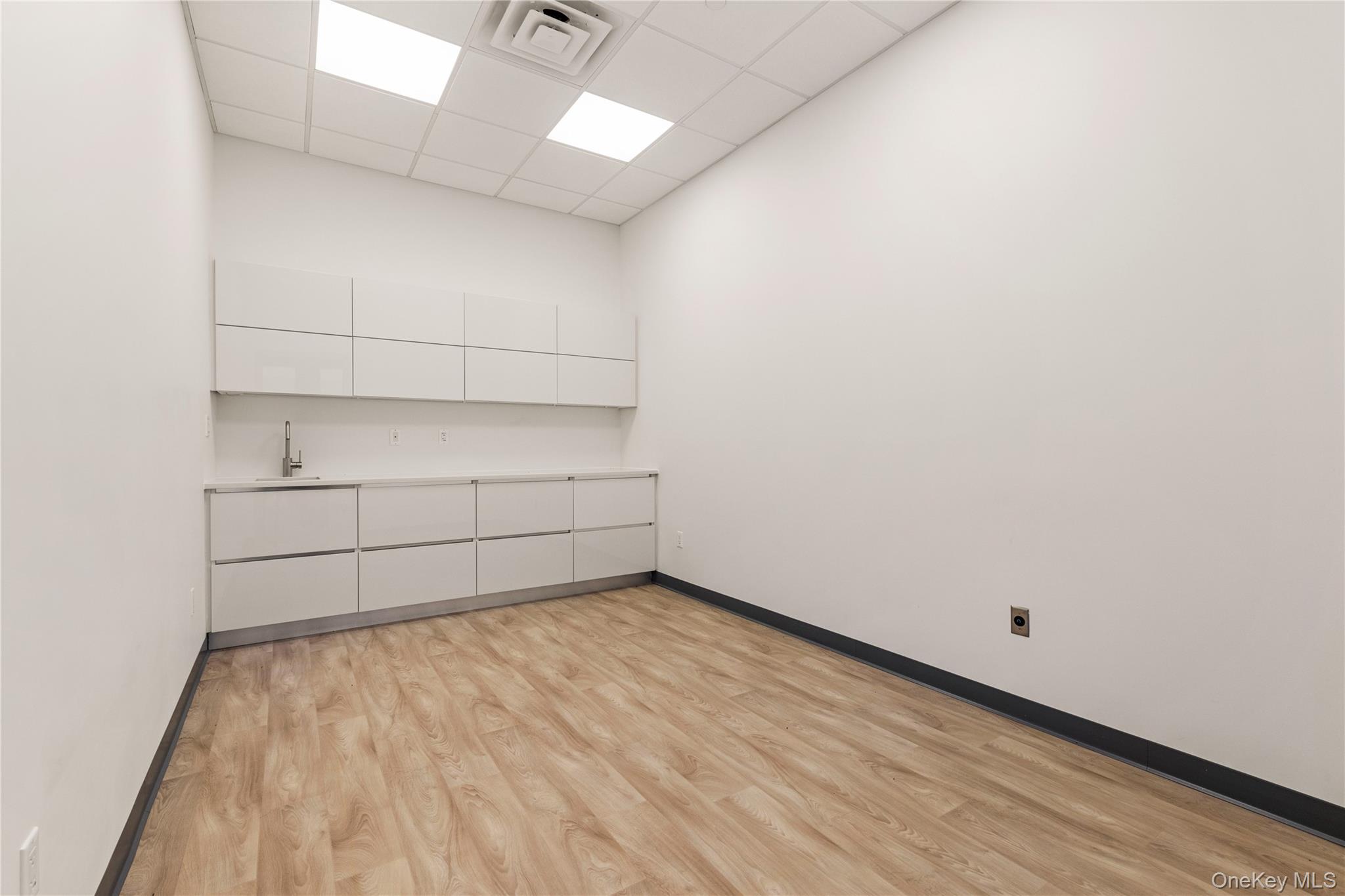 131-07 40th Road, Unit E20 photo 4
