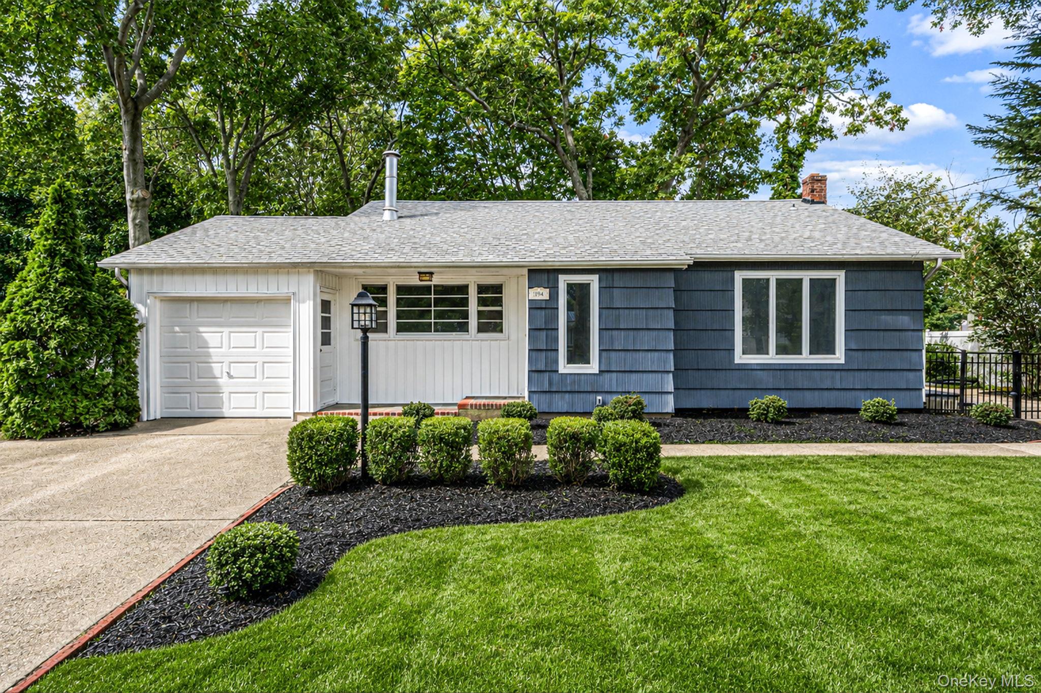 194 Phyllis Drive – For Sale