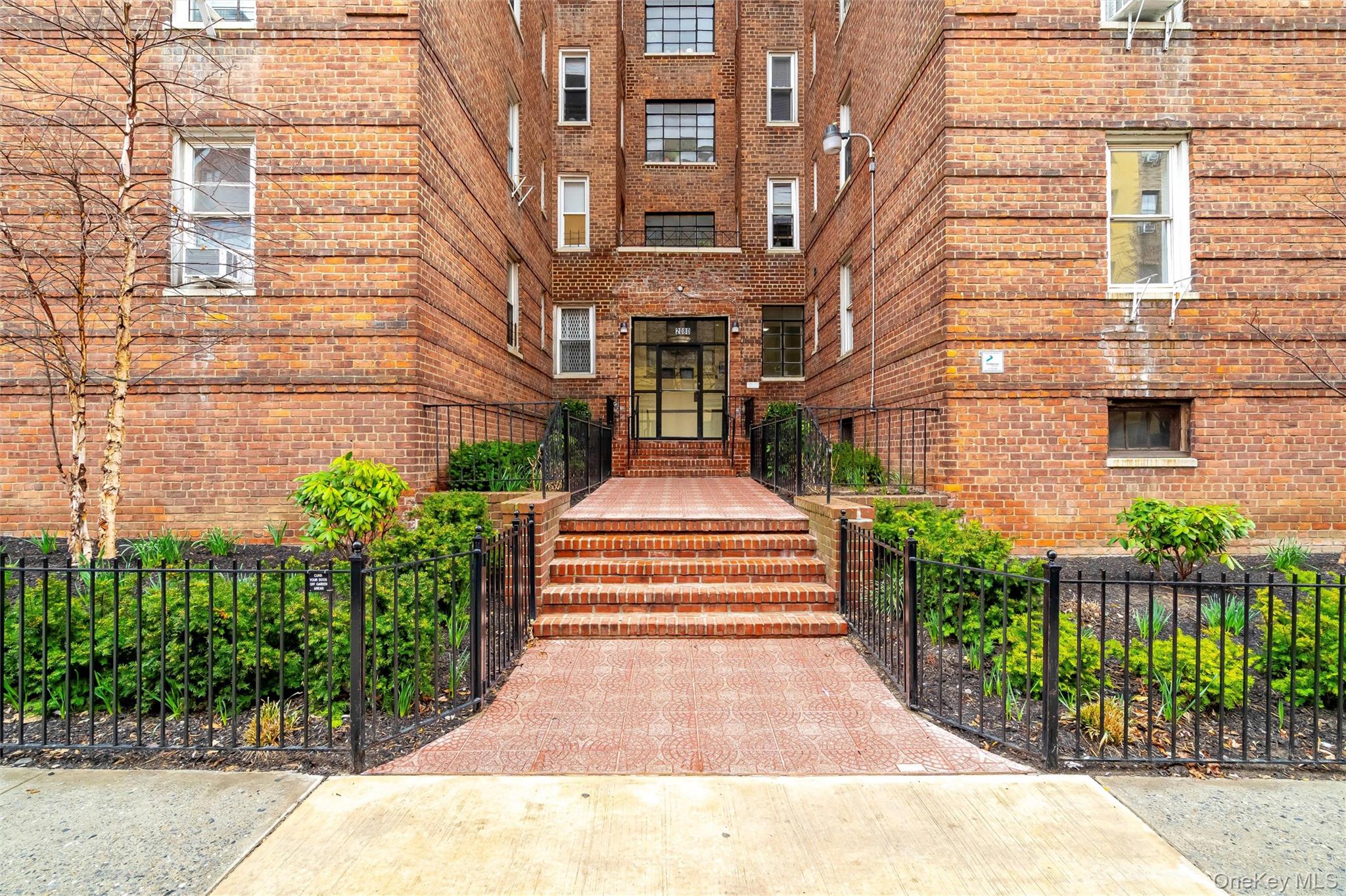 2080 Barnes Avenue, Unit 4A photo 2