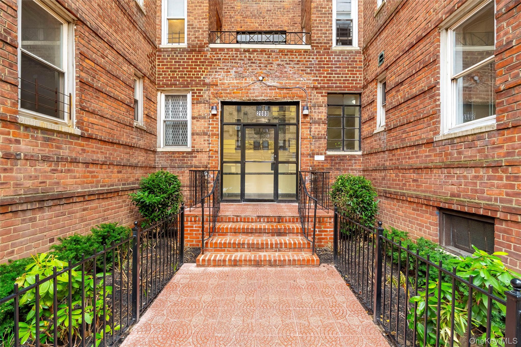 2080 Barnes Avenue, Unit 4A photo 3