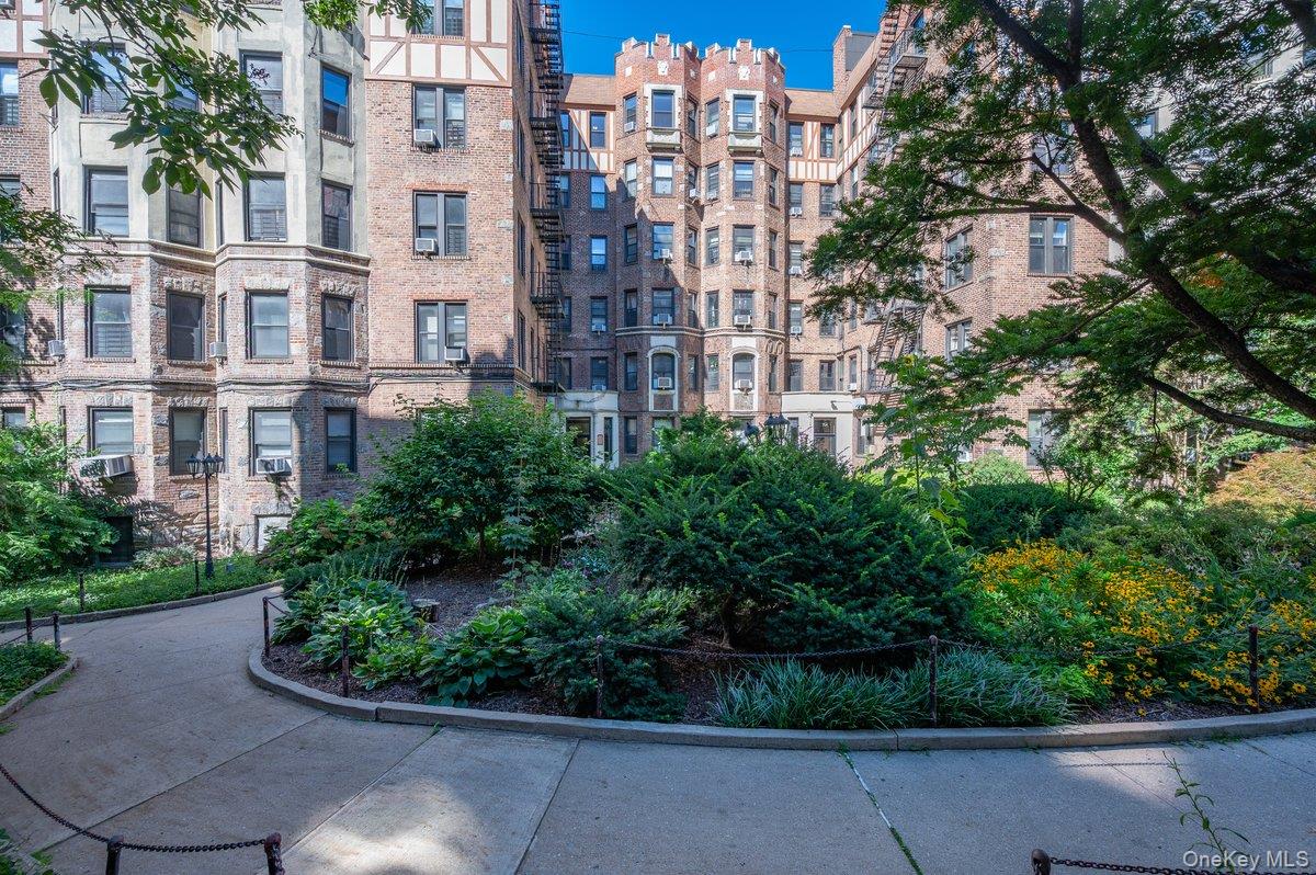 756 Brady Avenue, Unit 609 photo 4