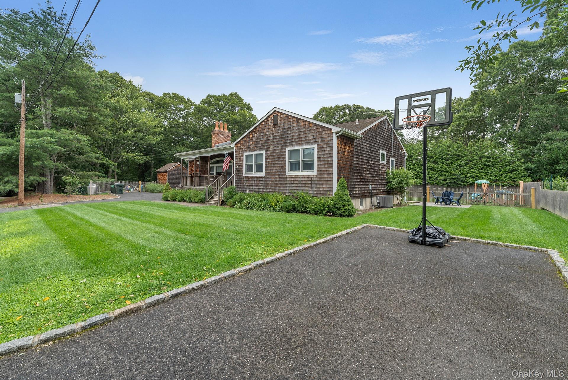 10 7th Street – For Sale photo 3