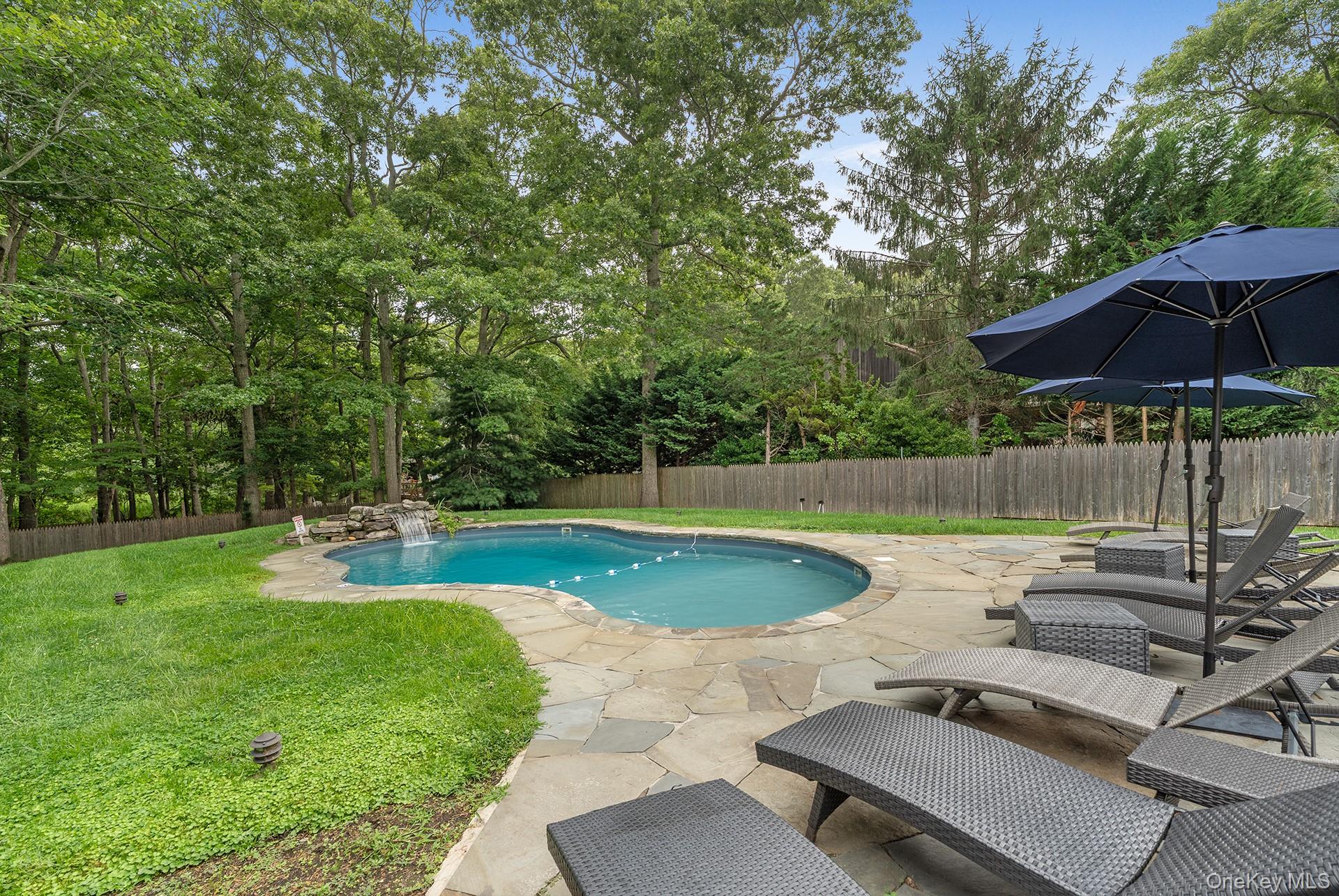10 7th Street – For Sale photo 2