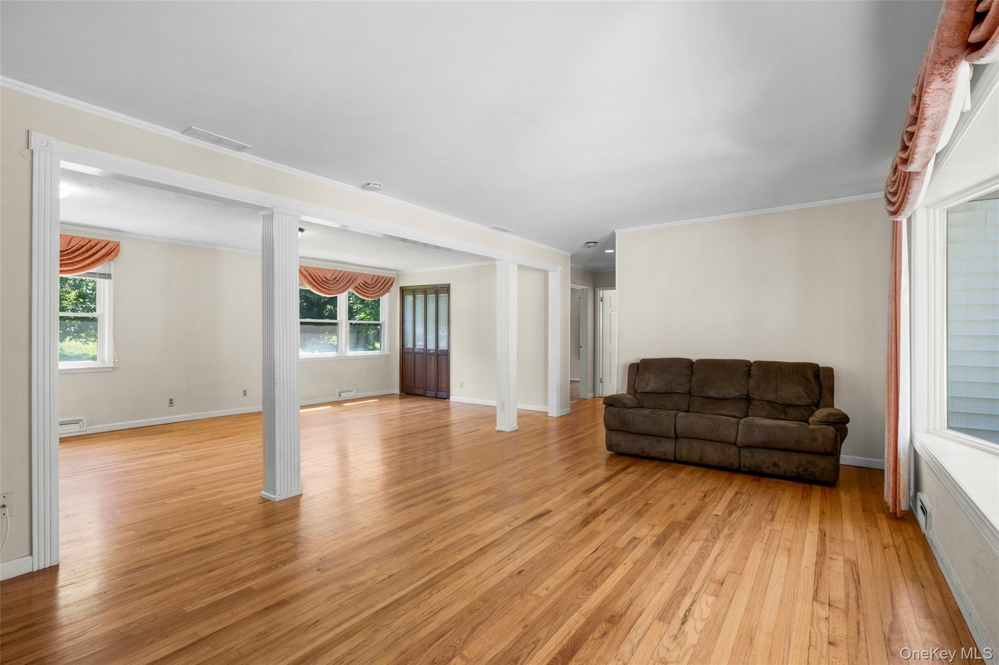 208 Woodhampton Drive – For Sale photo 3