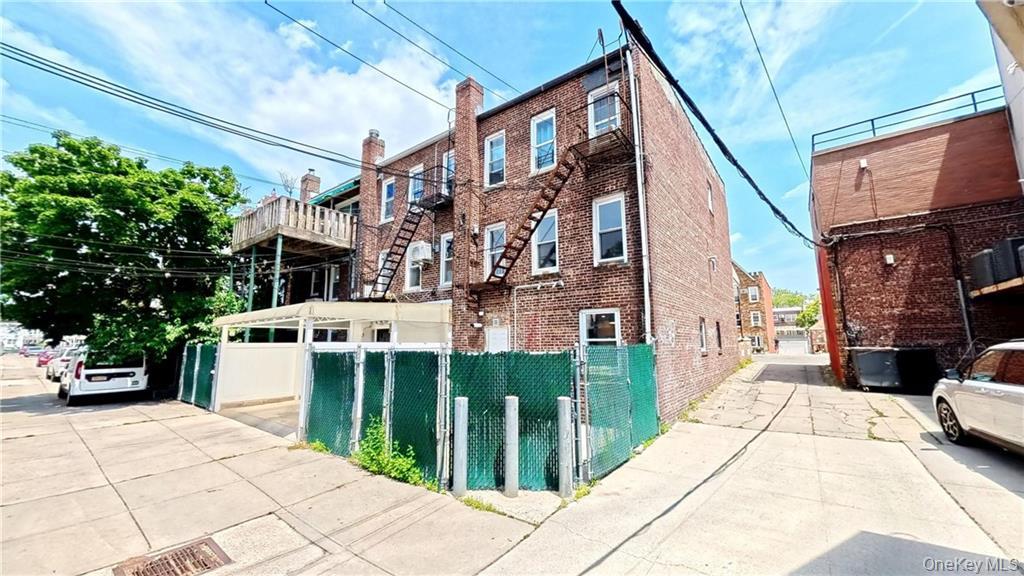 2076 Coyle Street – For Sale photo 3