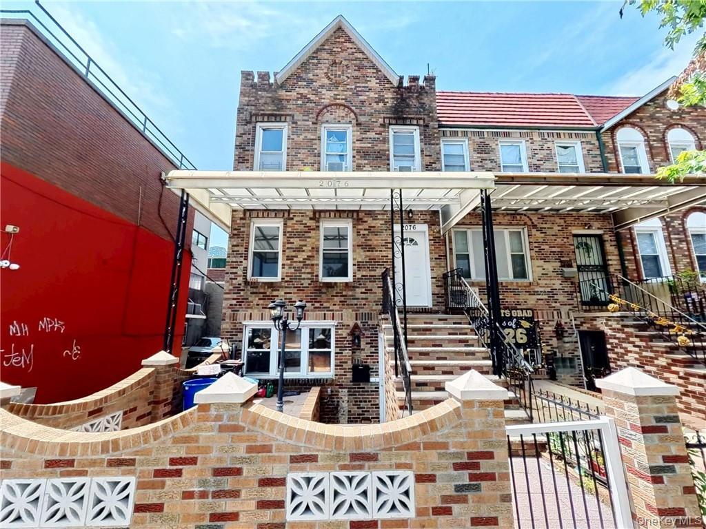 2076 Coyle Street – For Sale