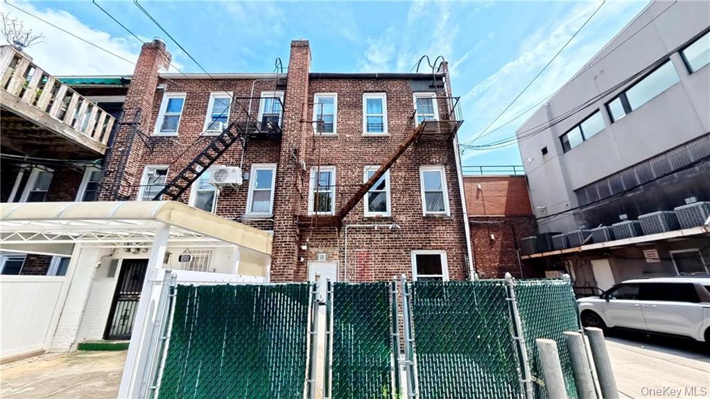 2076 Coyle Street – For Sale photo 2
