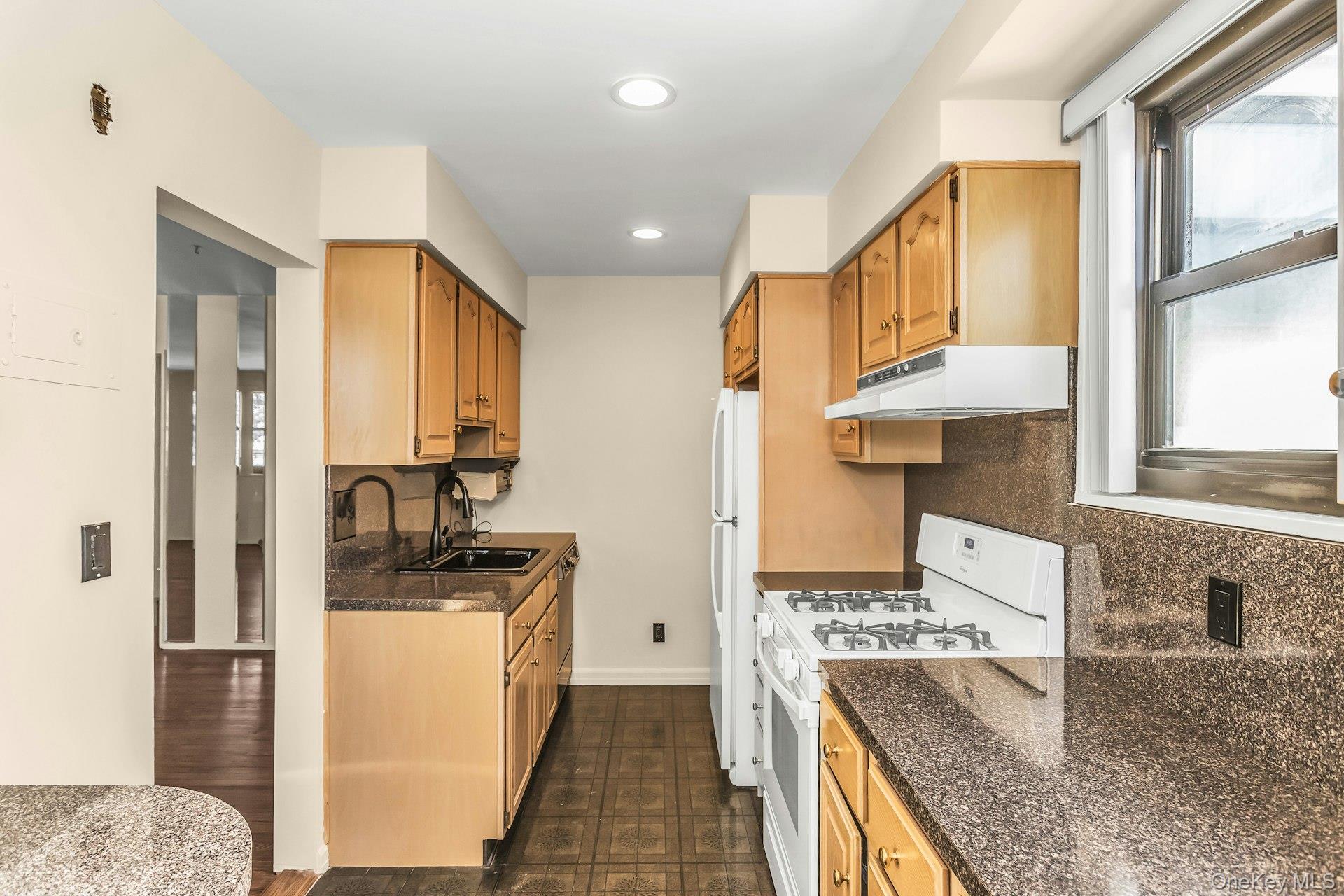 21-47 Utopia Parkway, Unit 2 photo 7