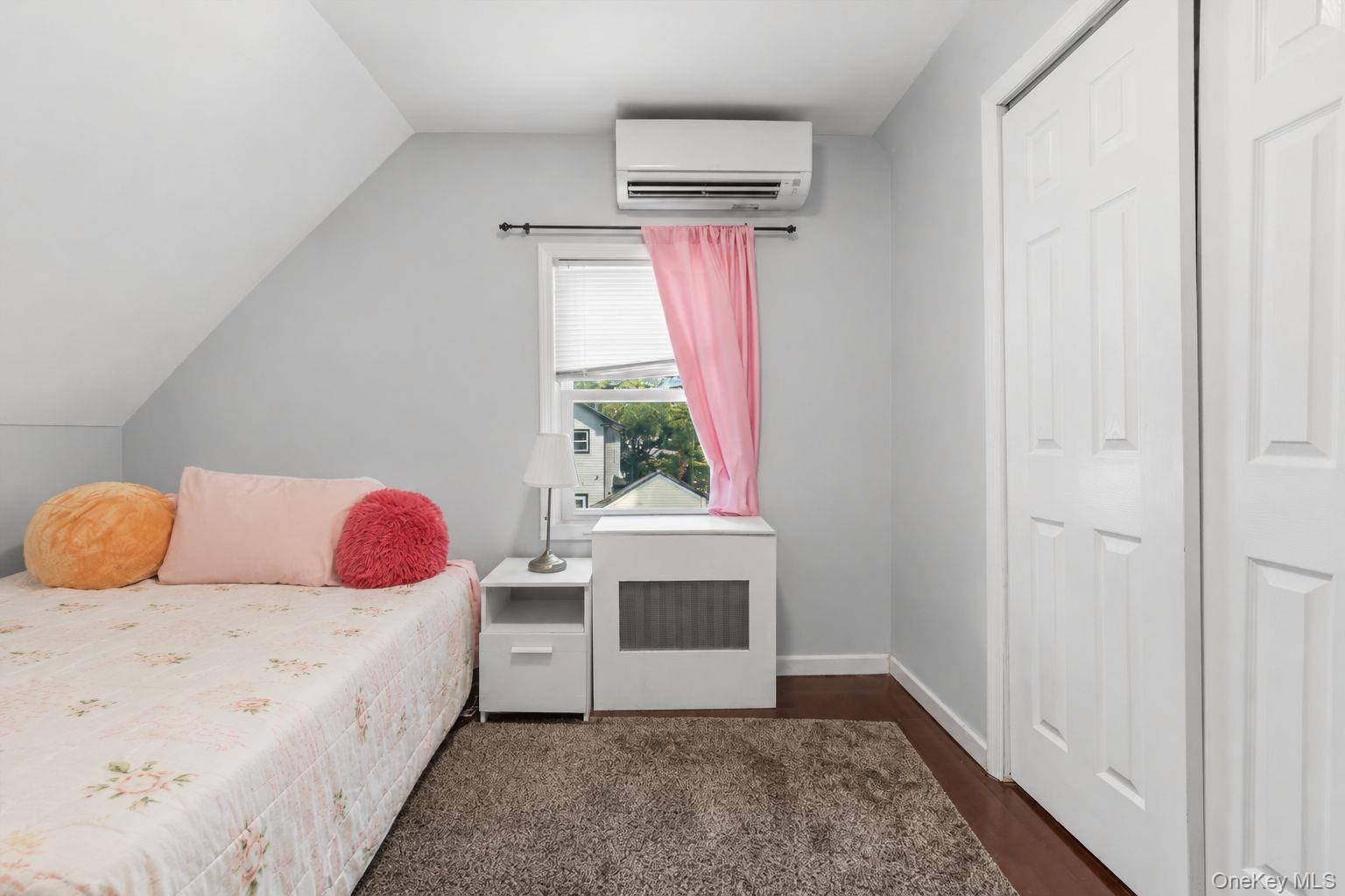 995 Kings Parkway – For Sale photo 17