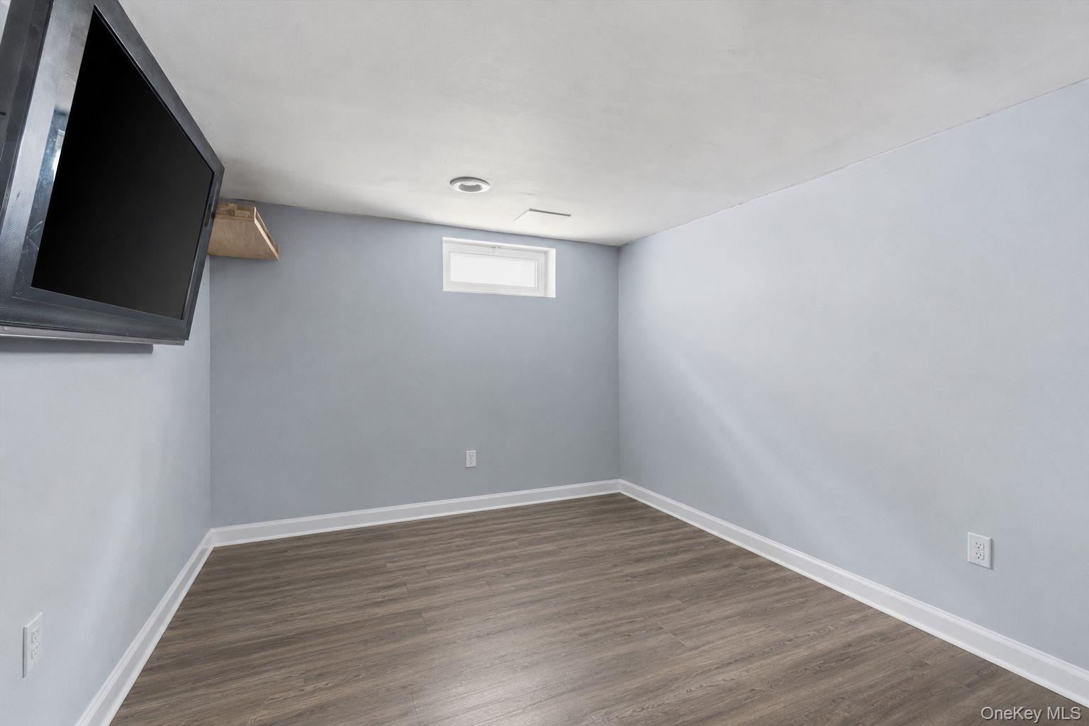 995 Kings Parkway – For Sale photo 26