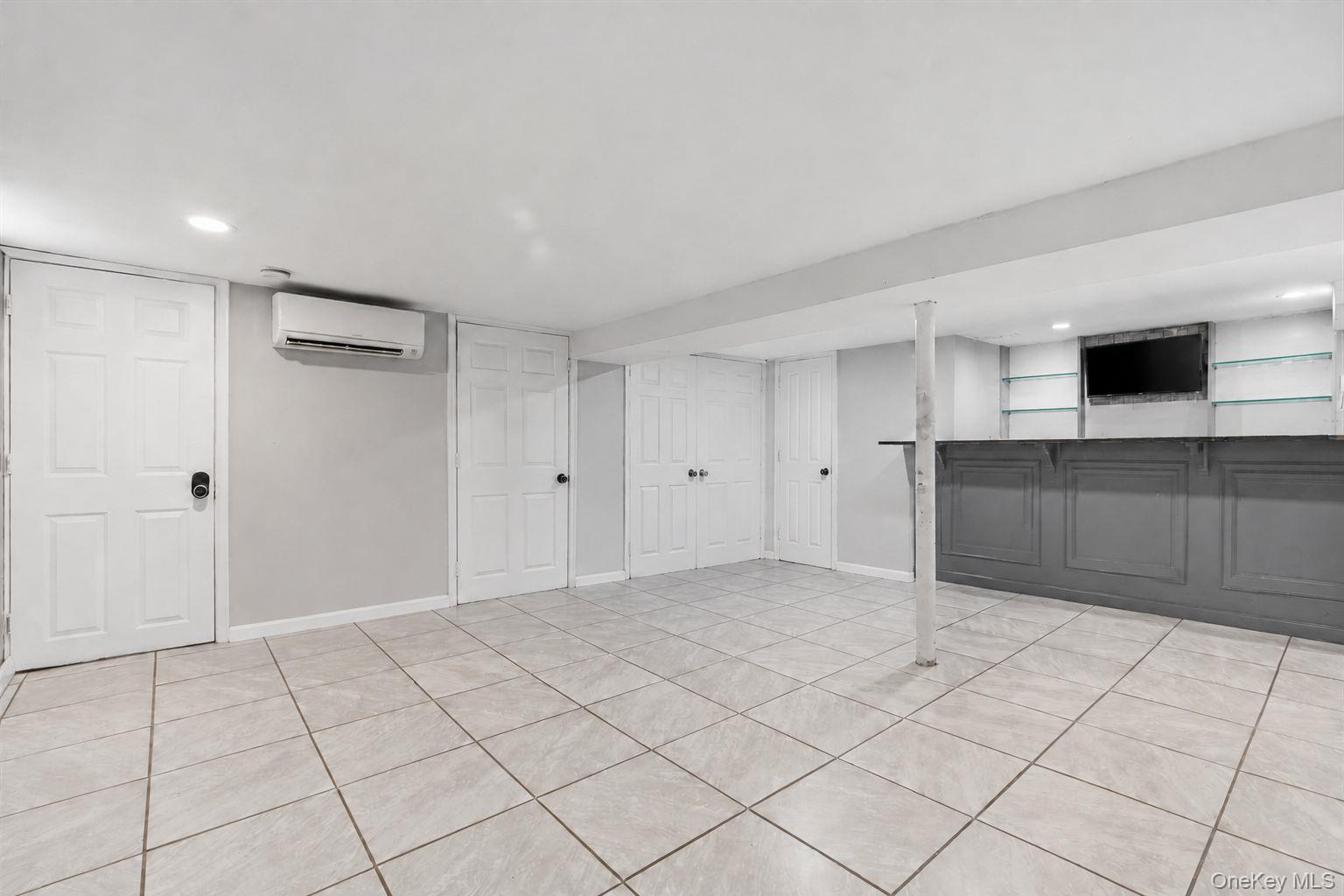 995 Kings Parkway – For Sale photo 19