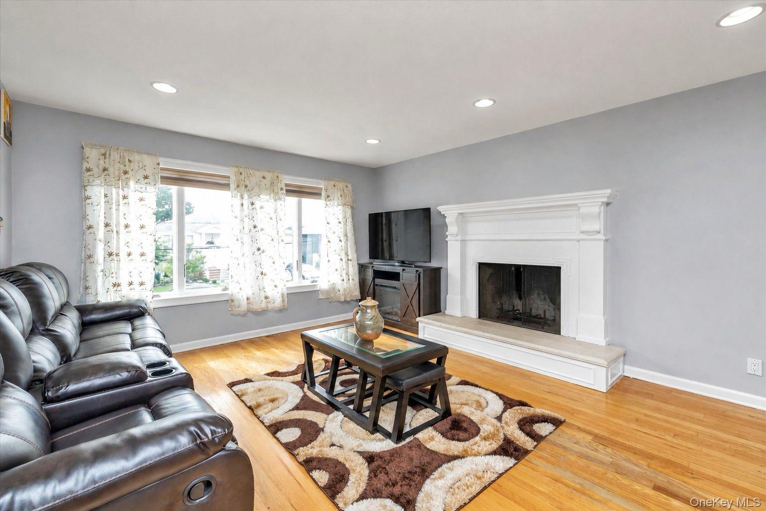 2489 Aron Drive W – For Sale photo 4