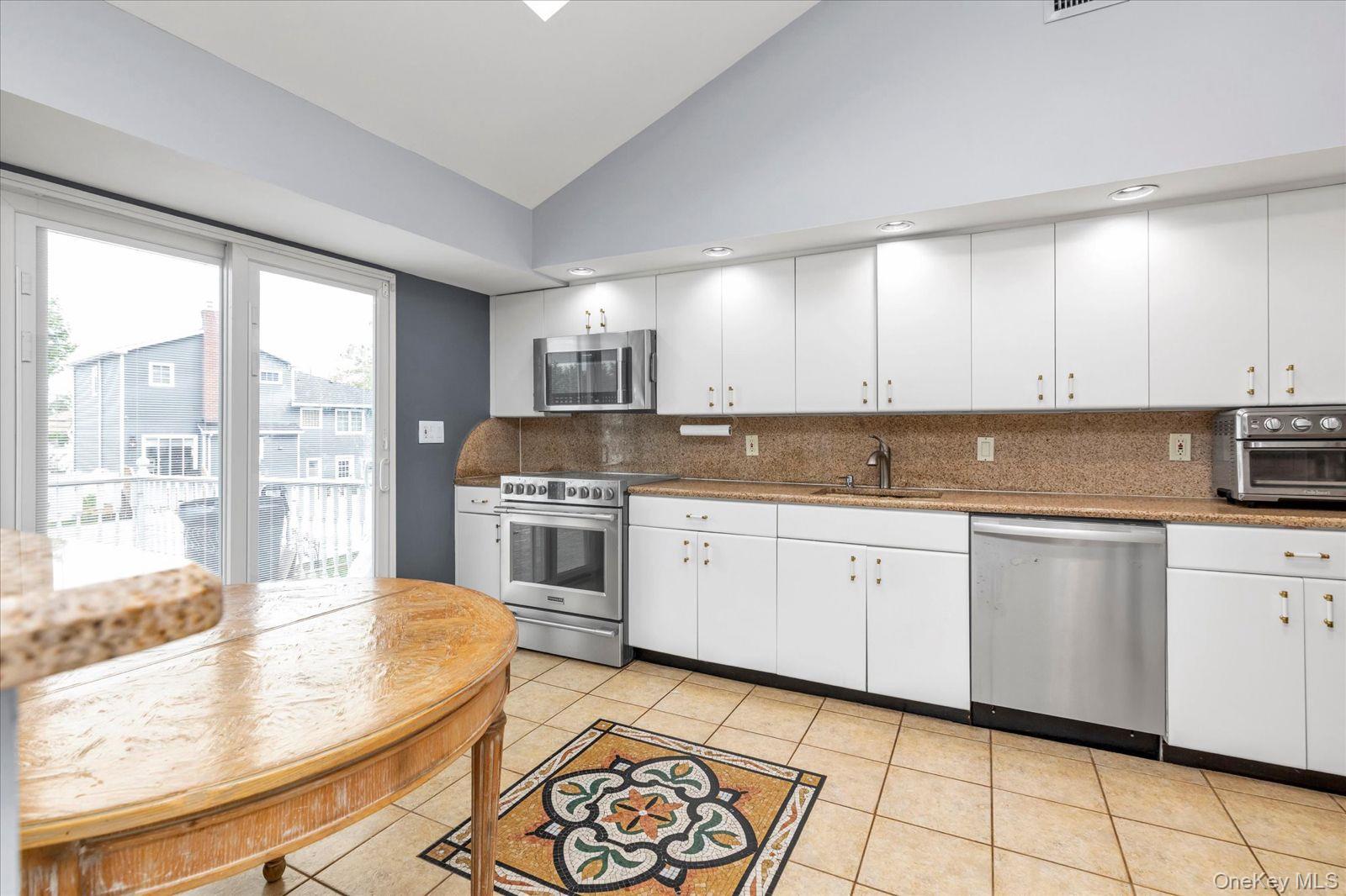 2489 Aron Drive W – For Sale photo 6