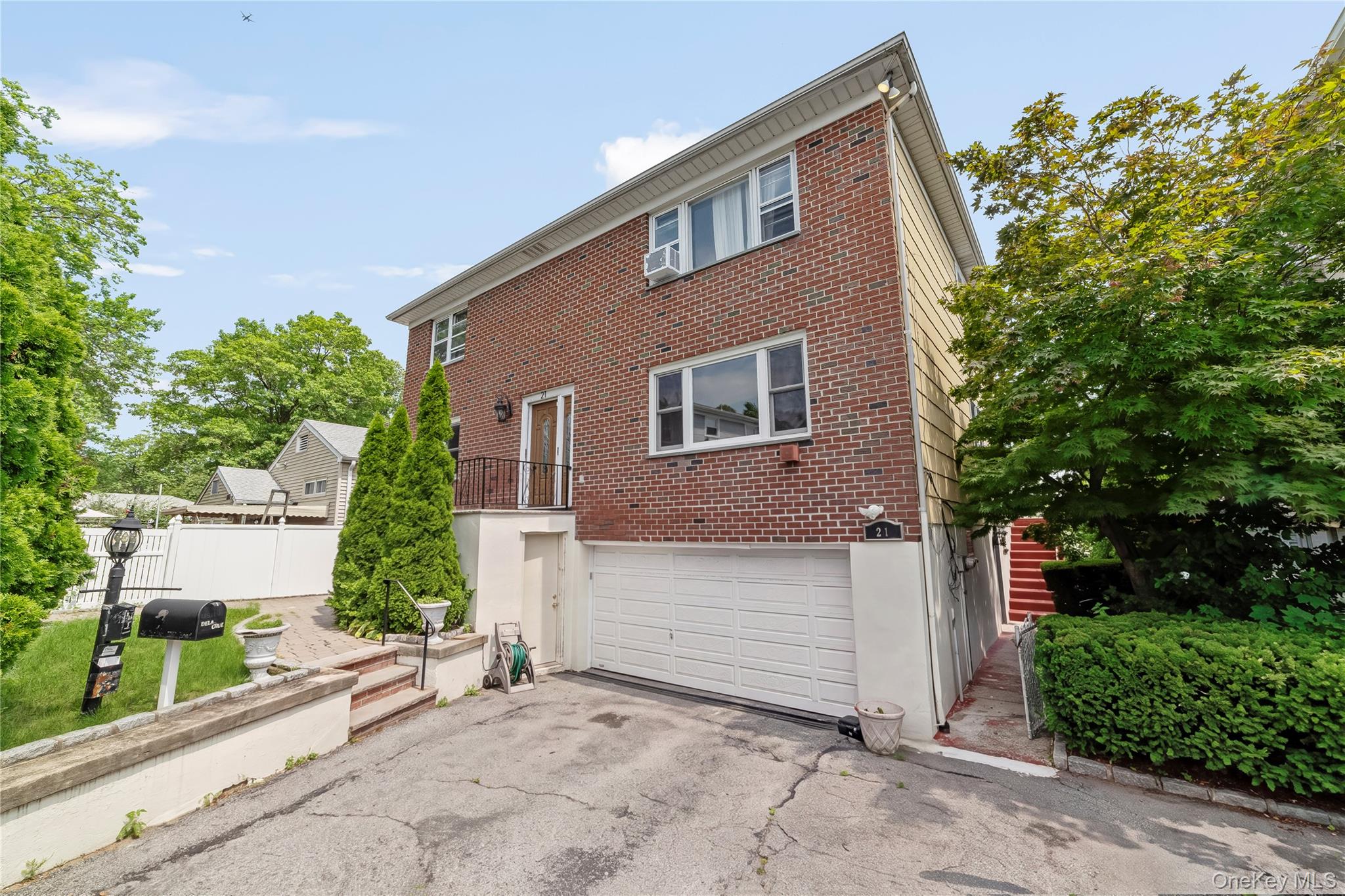 21 Bryn Mawr Place – For Sale photo 4