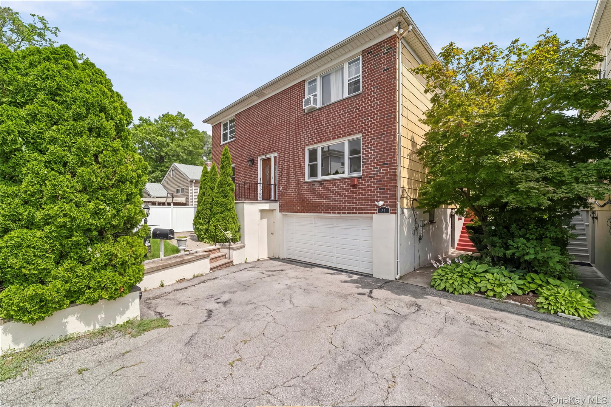 21 Bryn Mawr Place – For Sale photo 2