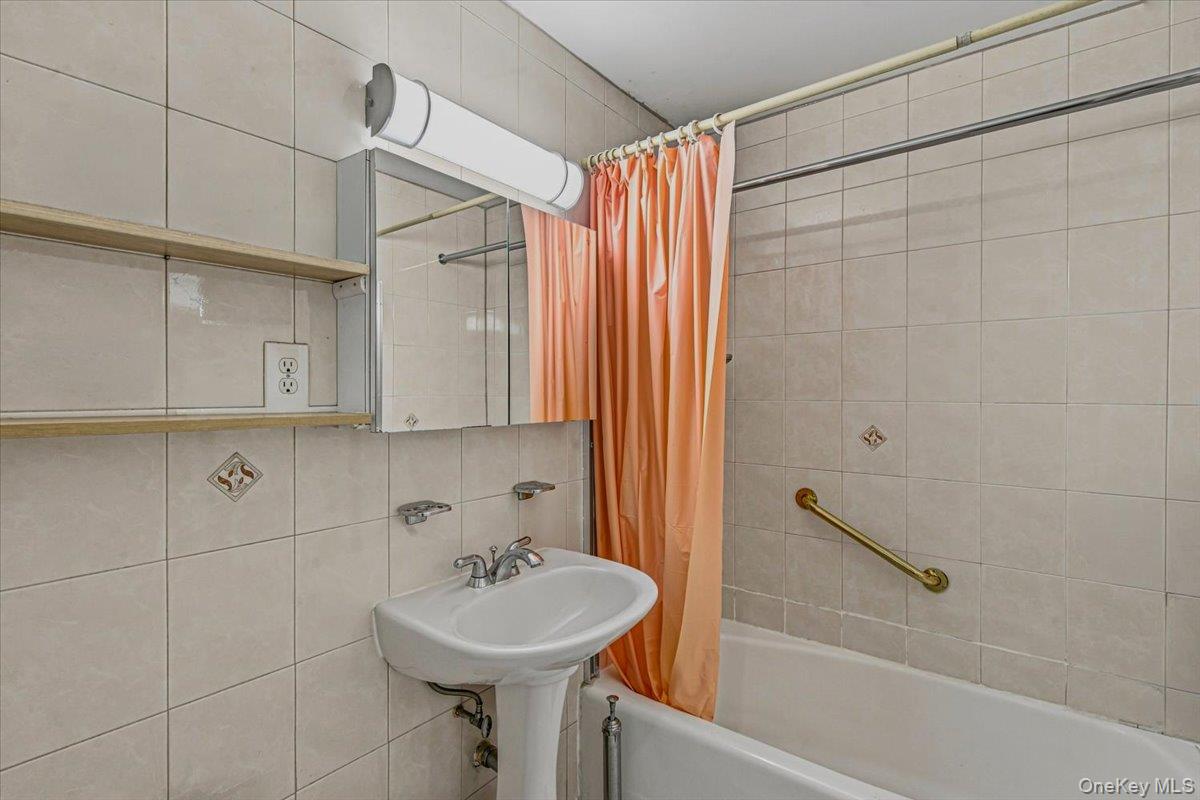 143-30 Roosevelt Avenue, Unit 3L photo 17
