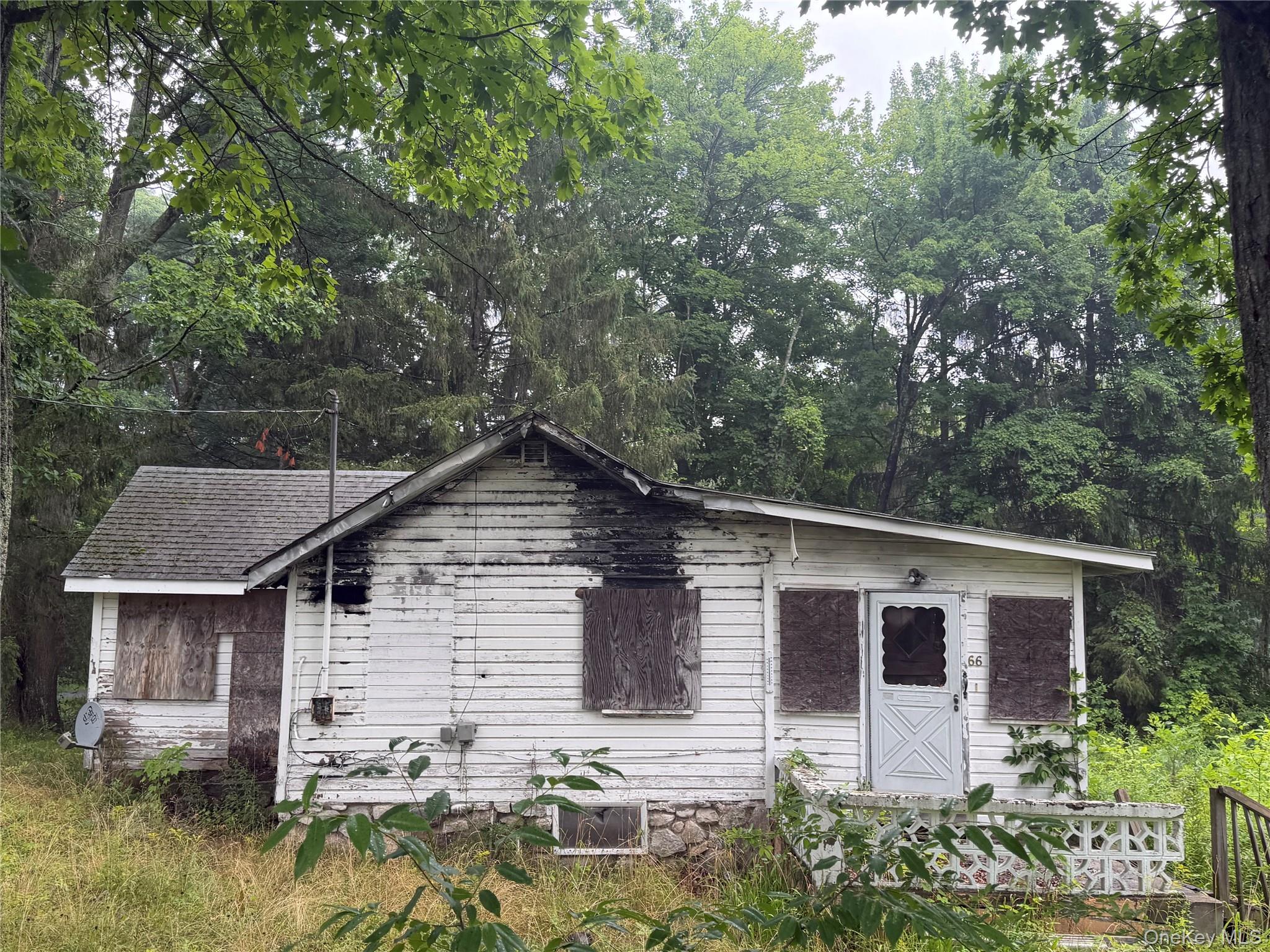 66 Arbutus Trail – For Sale