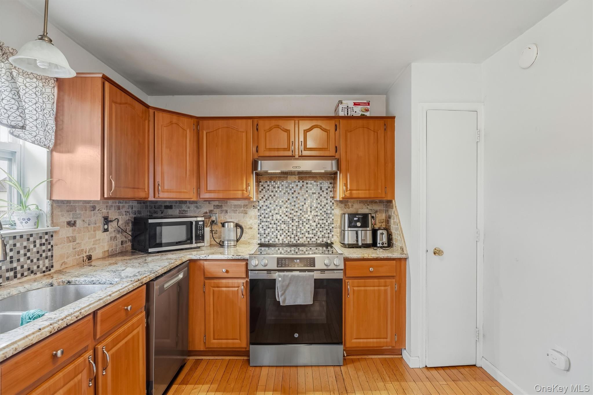 35 Helene Road – For Rent photo 8