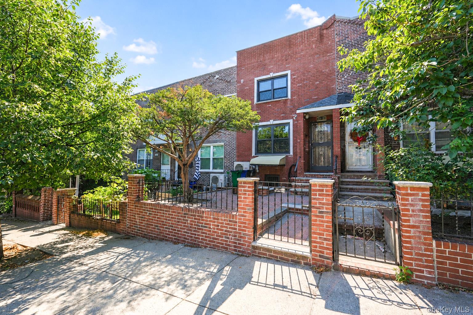 2033 28th Street – For Sale