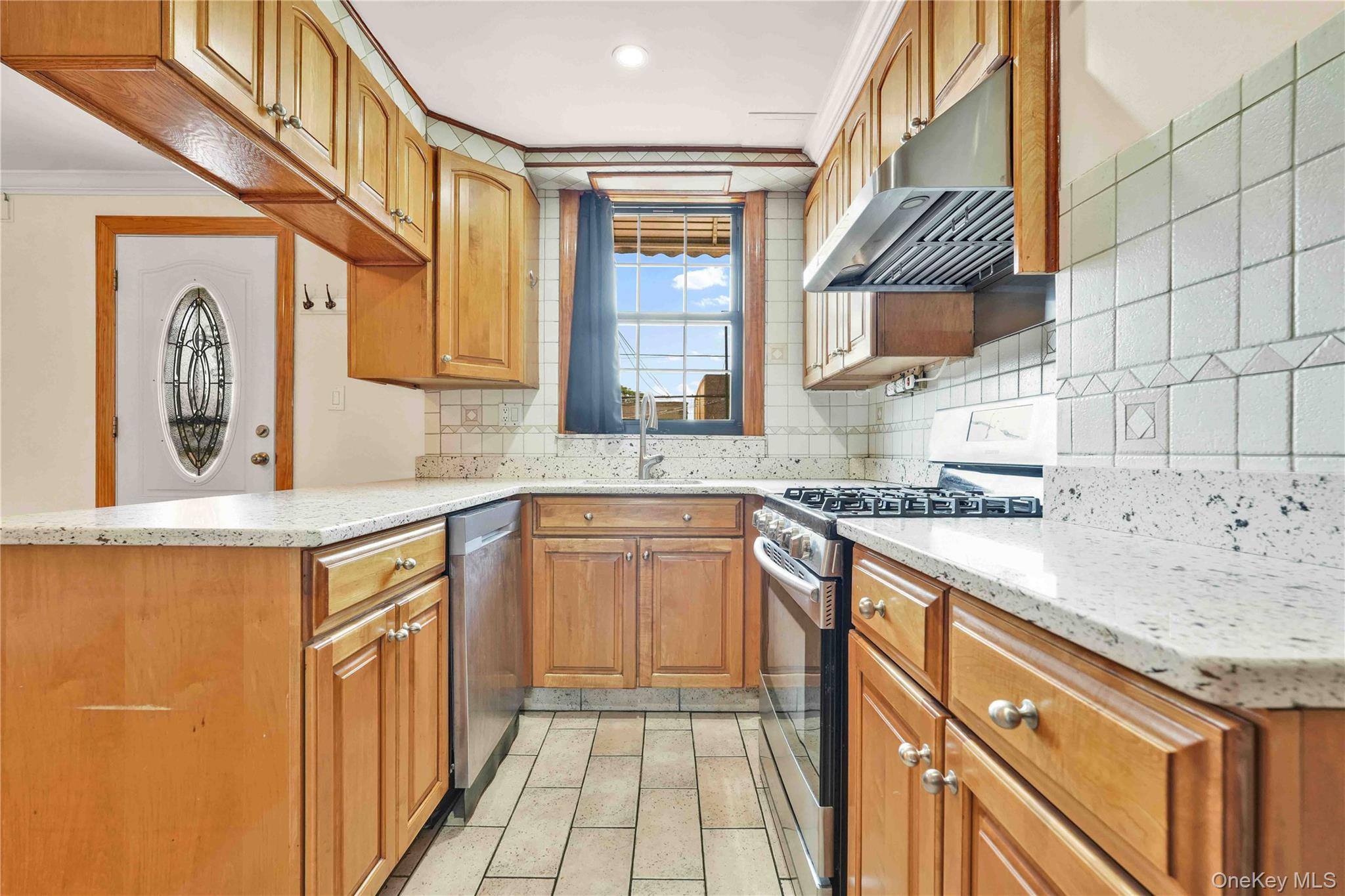 2033 28th Street – For Sale