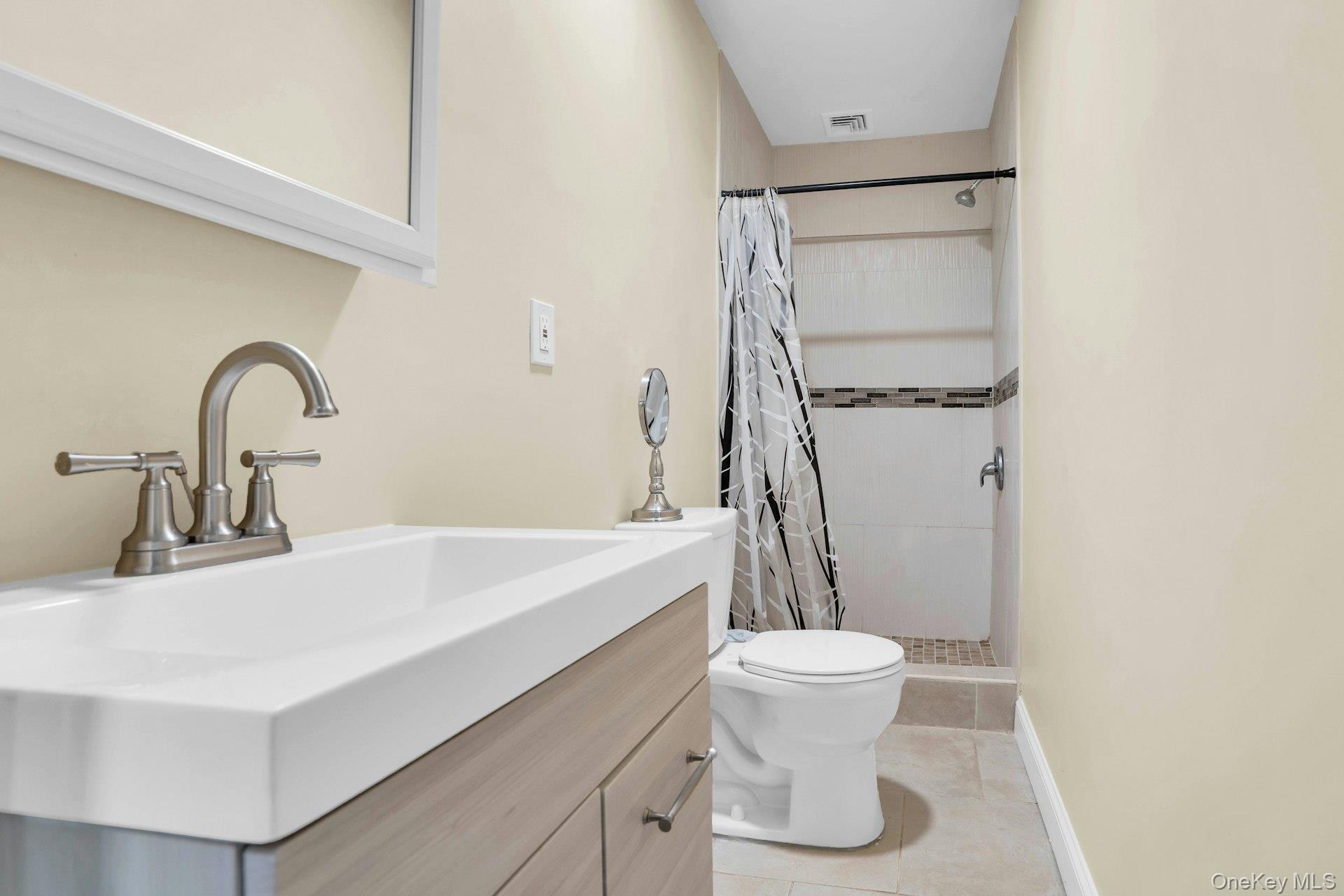 764 Vanderbilt Parkway – For Sale photo 33