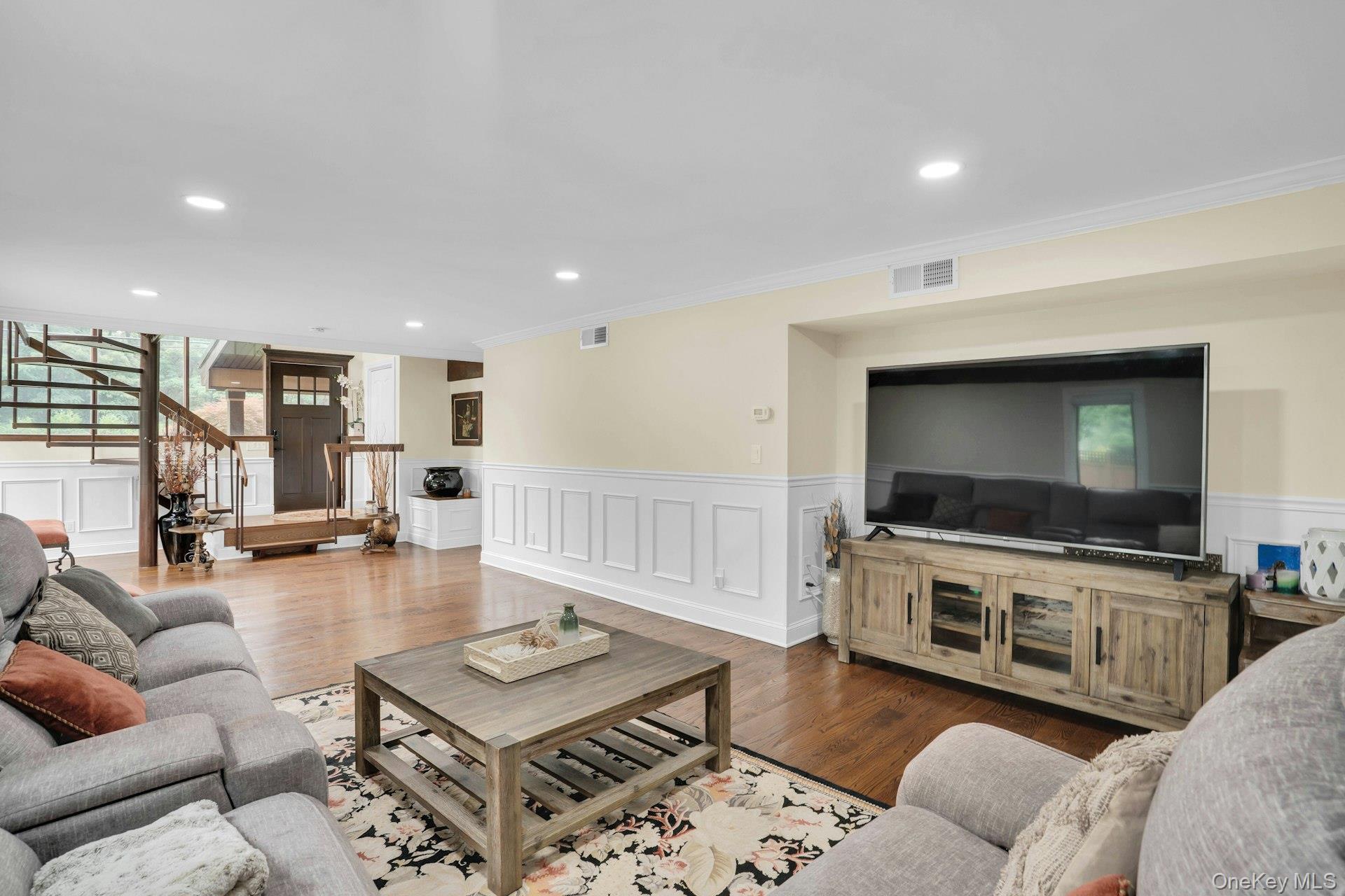764 Vanderbilt Parkway – For Sale photo 12