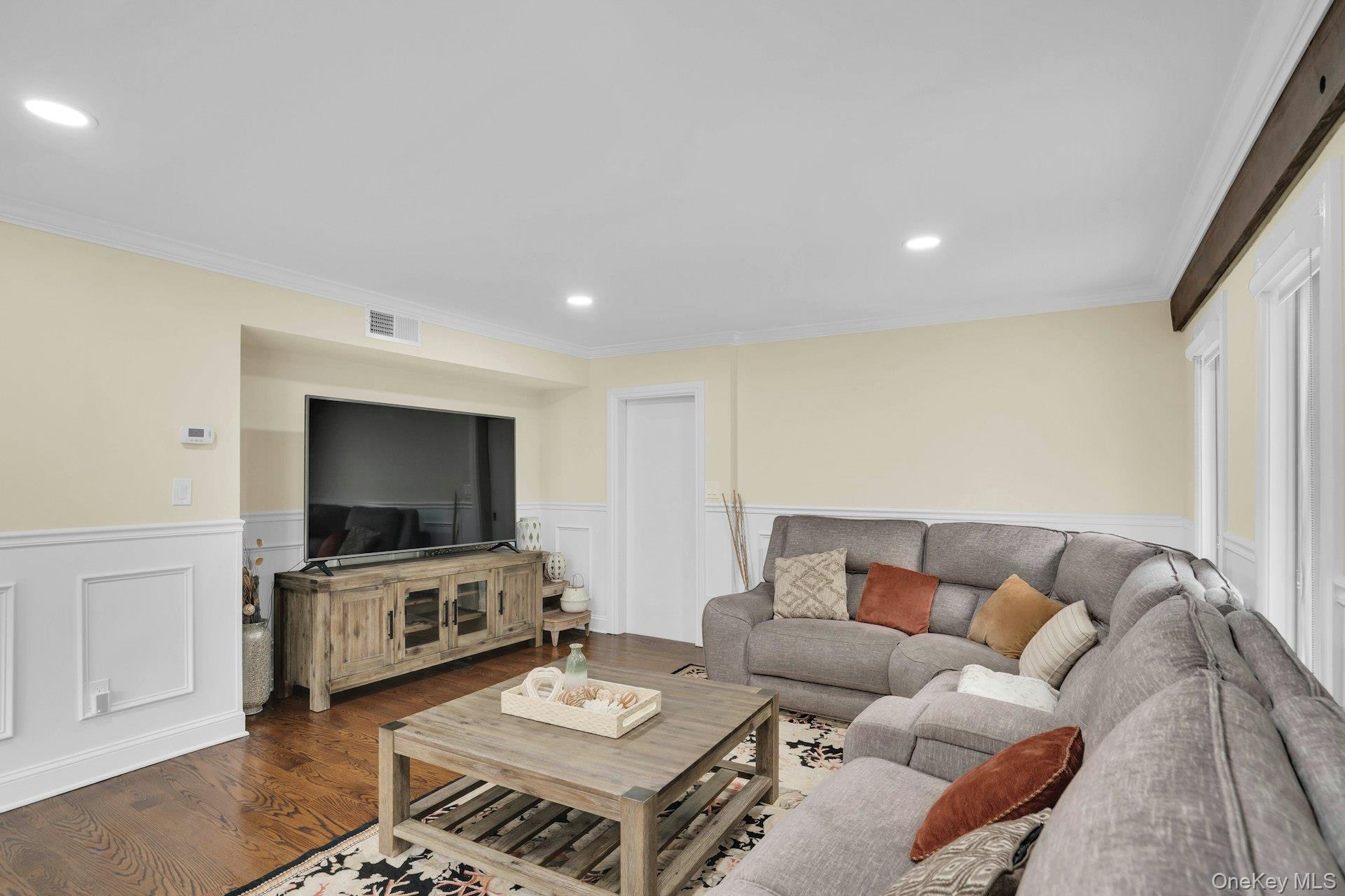 764 Vanderbilt Parkway – For Sale photo 13