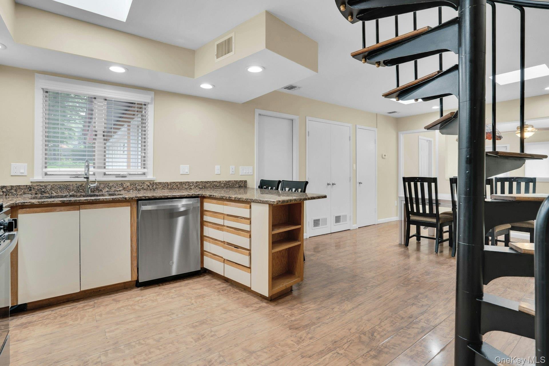 764 Vanderbilt Parkway – For Sale photo 15