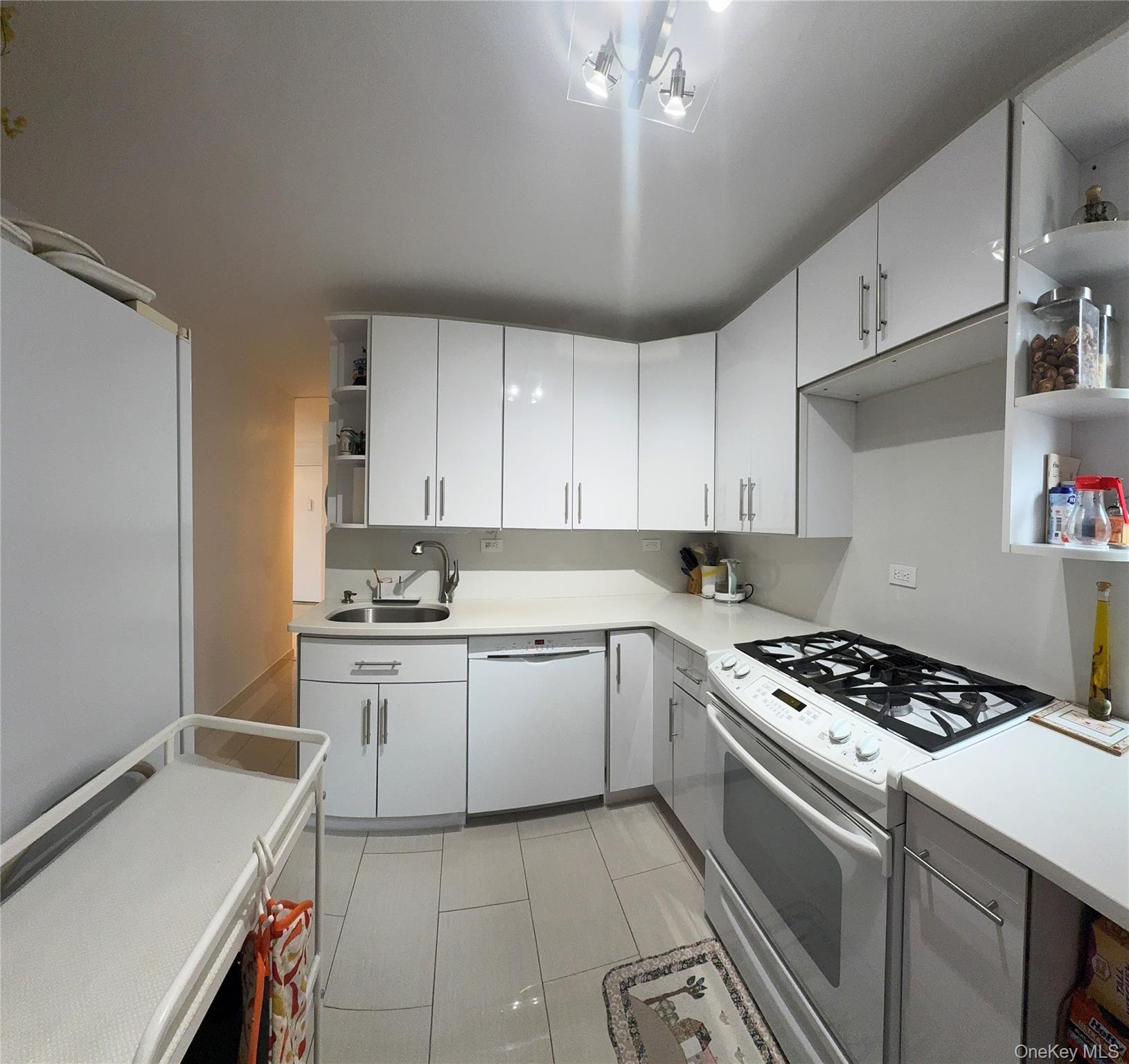61-20 Grand Central Parkway, Unit B 1101 photo 18