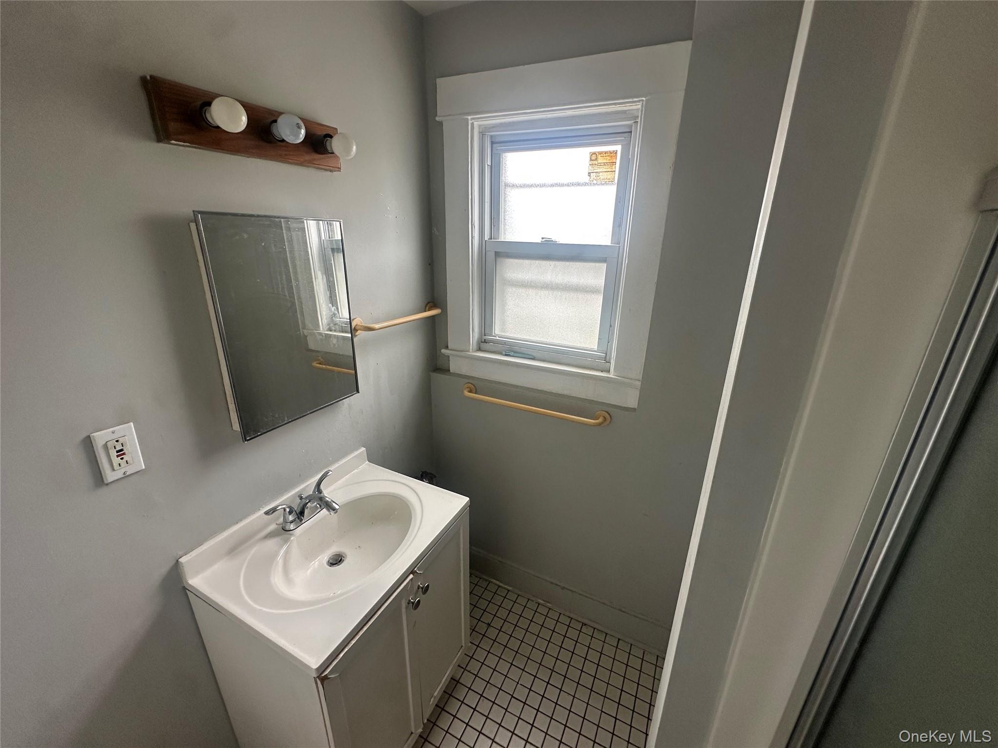 11 Post Avenue, Unit 2 photo 6