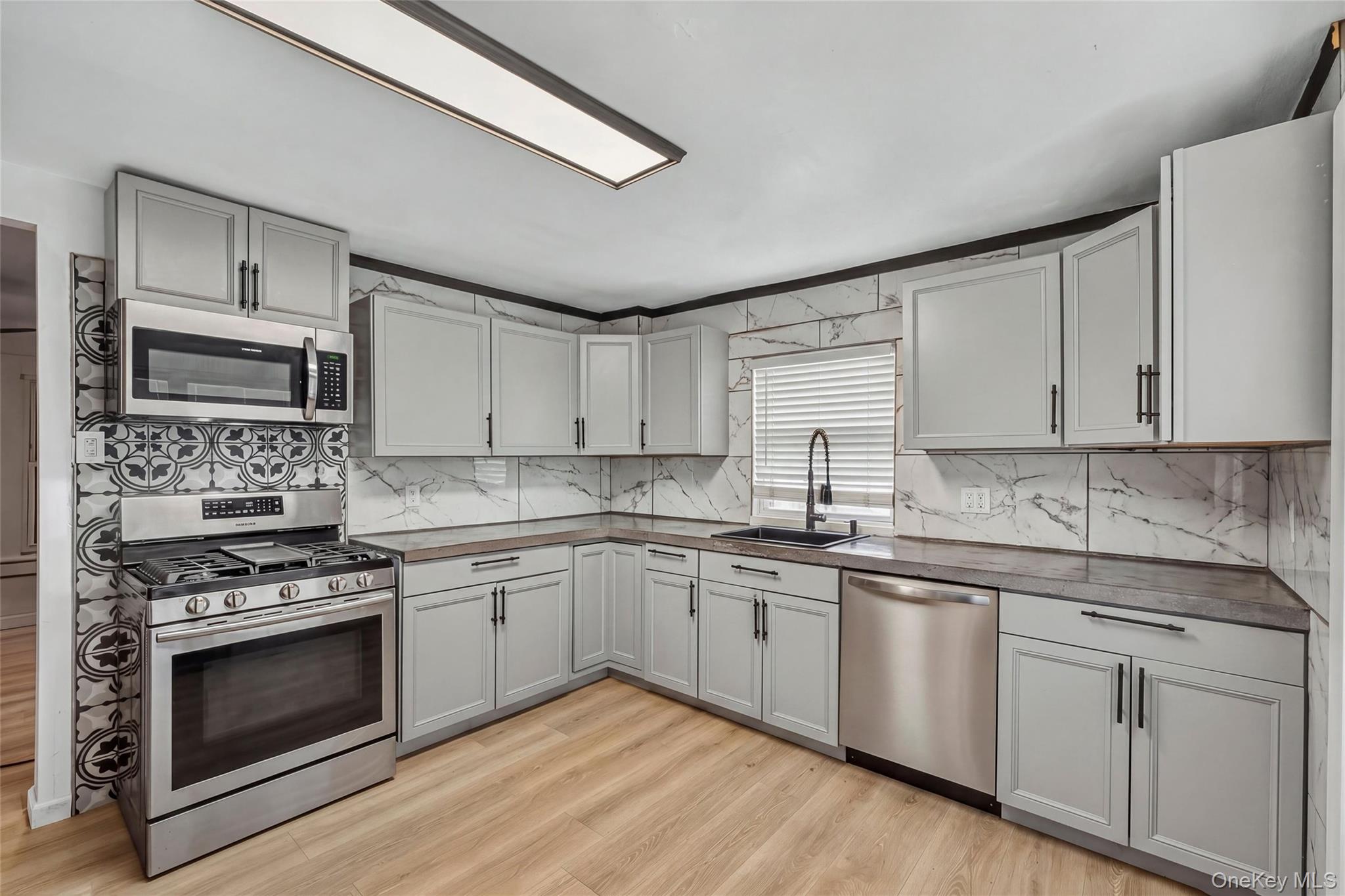 30 GLENWOOD Avenue – For Sale photo 18